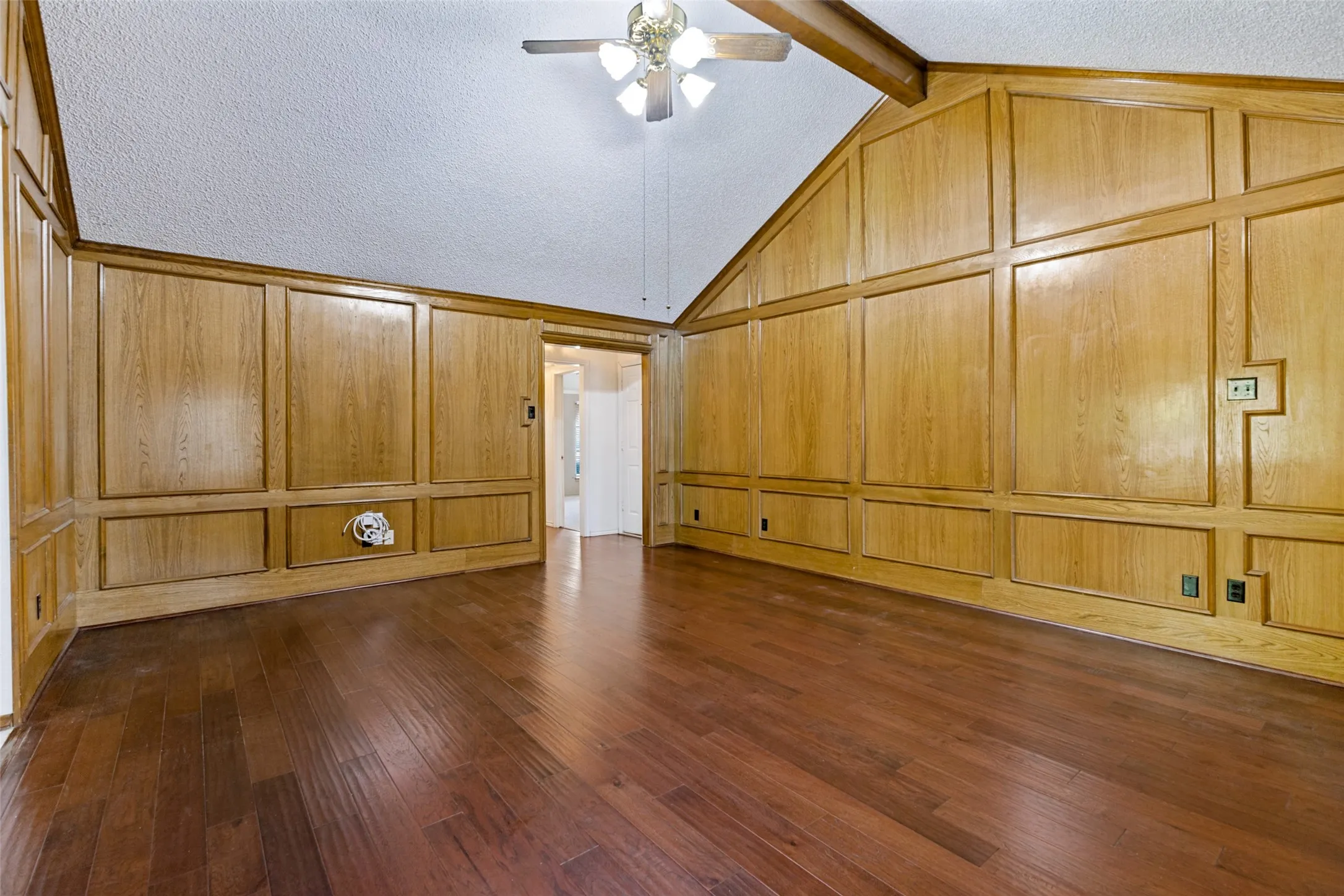 Single Family Residence For Sale in Dallas County , 841 Broadmoor Drive, Mesquite, Texas 75149, 4 Bedroom, 3 Bathroom, 2 Garage spaces, 1,806 Sqft, built in 1984, mls#21350789, Real Estate Agent in Mesquite, Homes For Sale in Dallas county, Homes For Sale in Mesquite, Realtor in Mesquite Texas, Real Estate Brokerage Independent Realty Texas, Luminita Cordes Realtor