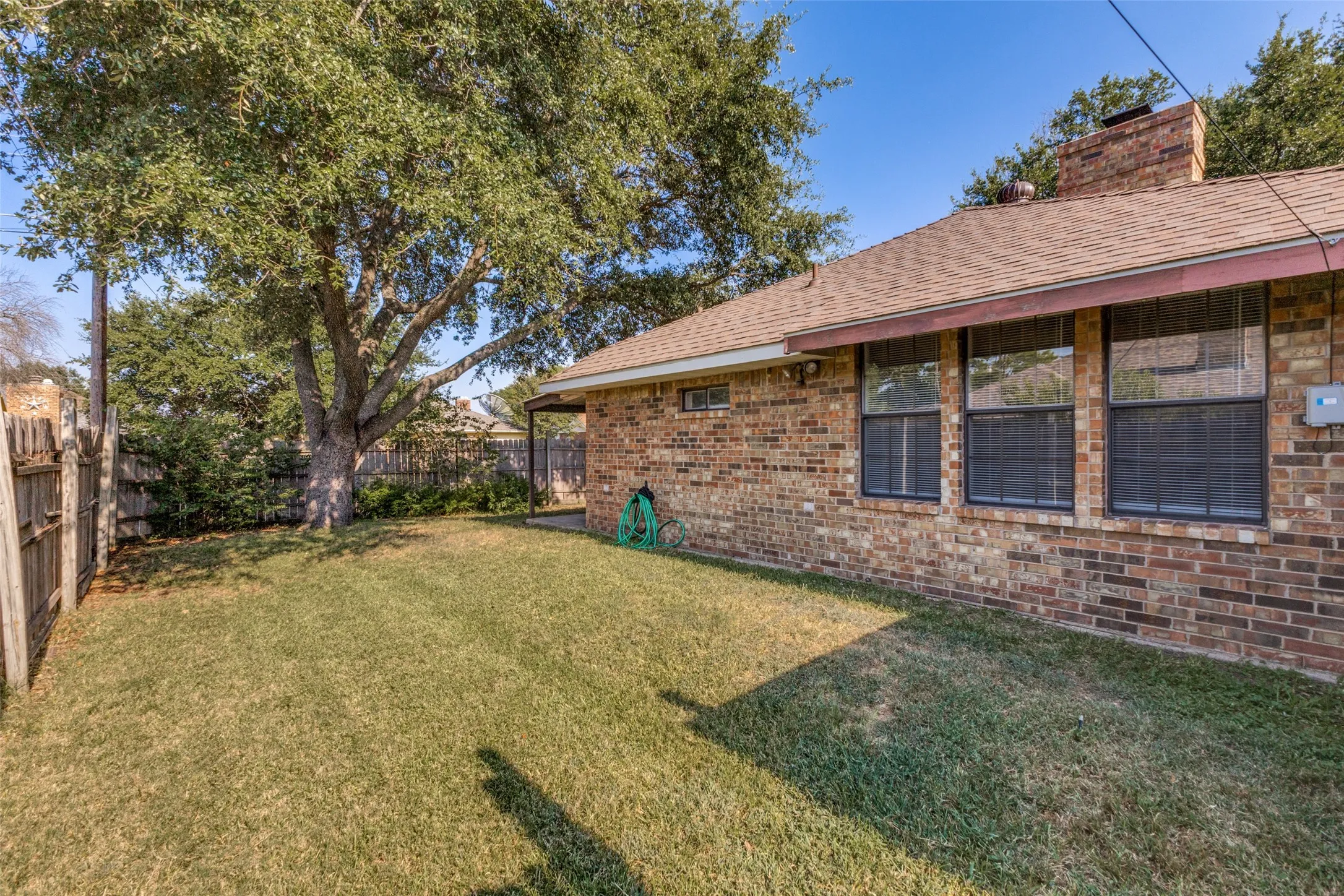 Single Family Residence For Sale in Dallas County , 841 Broadmoor Drive, Mesquite, Texas 75149, 4 Bedroom, 3 Bathroom, 2 Garage spaces, 1,806 Sqft, built in 1984, mls#21350789, Real Estate Agent in Mesquite, Homes For Sale in Dallas county, Homes For Sale in Mesquite, Realtor in Mesquite Texas, Real Estate Brokerage Independent Realty Texas, Luminita Cordes Realtor