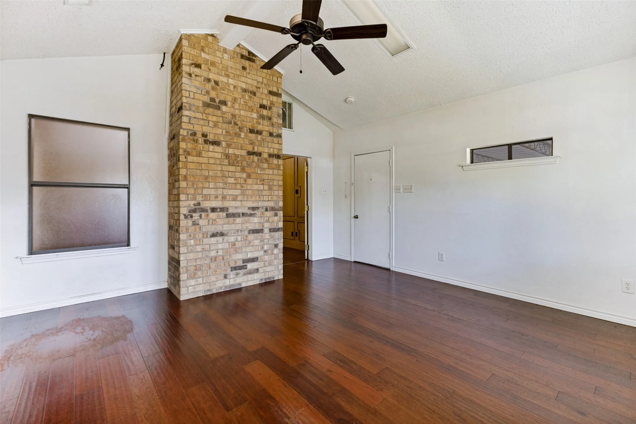 Single Family Residence For Sale in Dallas County , 841 Broadmoor Drive, Mesquite, Texas 75149, 4 Bedroom, 3 Bathroom, 2 Garage spaces, 1,806 Sqft, built in 1984, mls#21350789, Real Estate Agent in Mesquite, Homes For Sale in Dallas county, Homes For Sale in Mesquite, Realtor in Mesquite Texas, Real Estate Brokerage Independent Realty Texas, Luminita Cordes Realtor