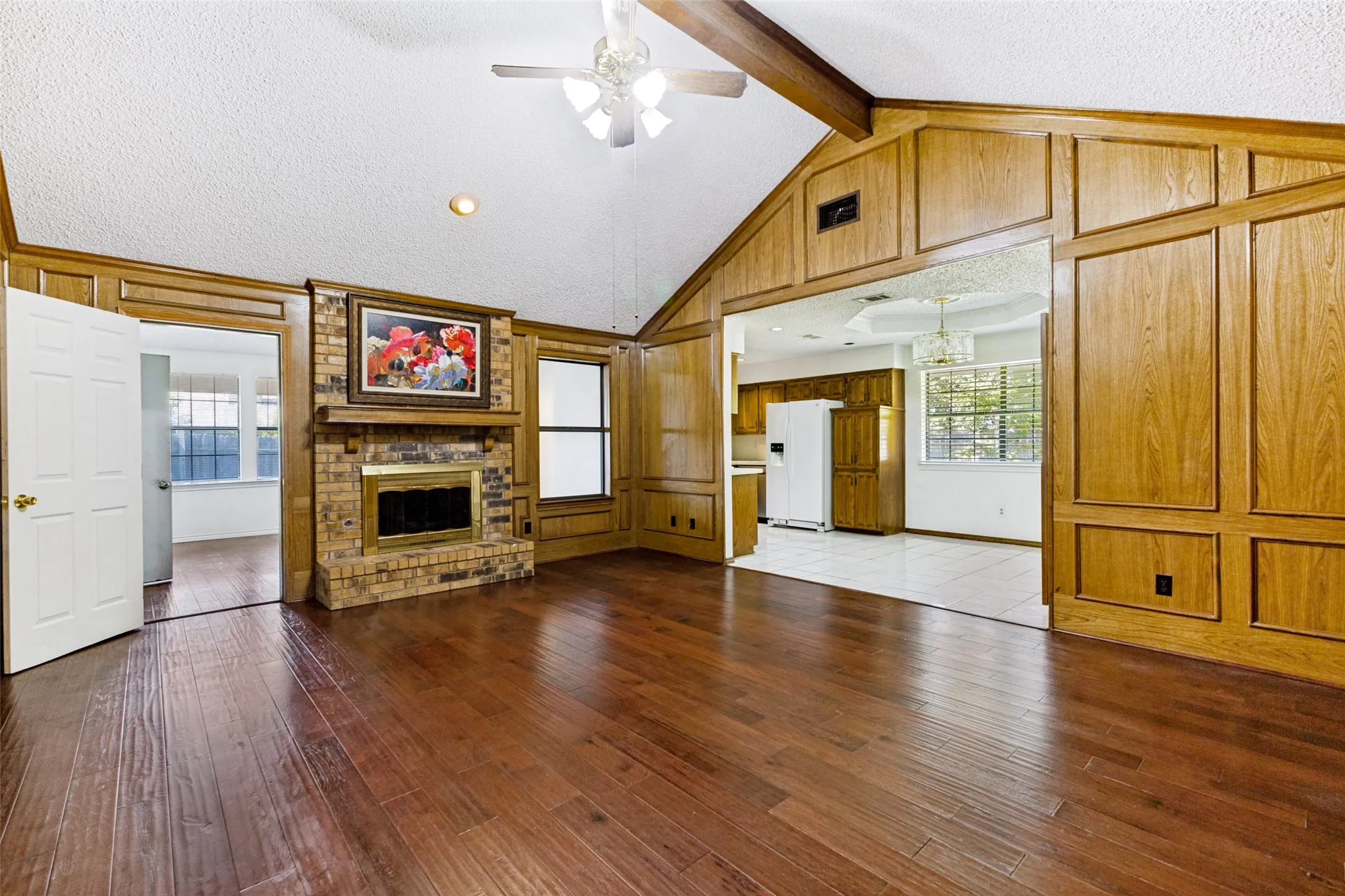 Single Family Residence For Sale in Dallas County , 841 Broadmoor Drive, Mesquite, Texas 75149, 4 Bedroom, 3 Bathroom, 2 Garage spaces, 1,806 Sqft, built in 1984, mls#21350789, Real Estate Agent in Mesquite, Homes For Sale in Dallas county, Homes For Sale in Mesquite, Realtor in Mesquite Texas, Real Estate Brokerage Independent Realty Texas, Luminita Cordes Realtor