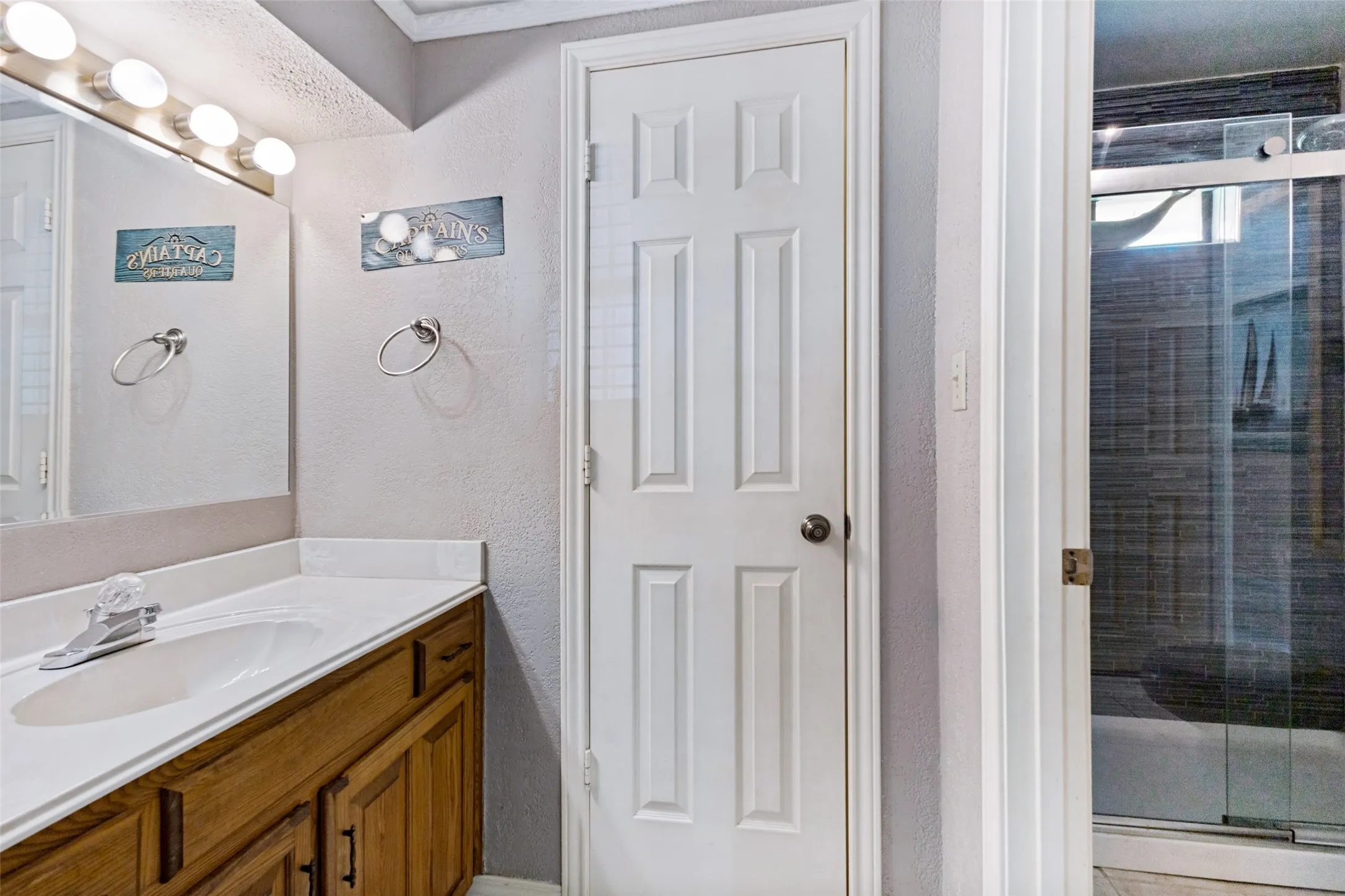 Single Family Residence For Sale in Dallas County , 841 Broadmoor Drive, Mesquite, Texas 75149, 4 Bedroom, 3 Bathroom, 2 Garage spaces, 1,806 Sqft, built in 1984, mls#21350789, Real Estate Agent in Mesquite, Homes For Sale in Dallas county, Homes For Sale in Mesquite, Realtor in Mesquite Texas, Real Estate Brokerage Independent Realty Texas, Luminita Cordes Realtor