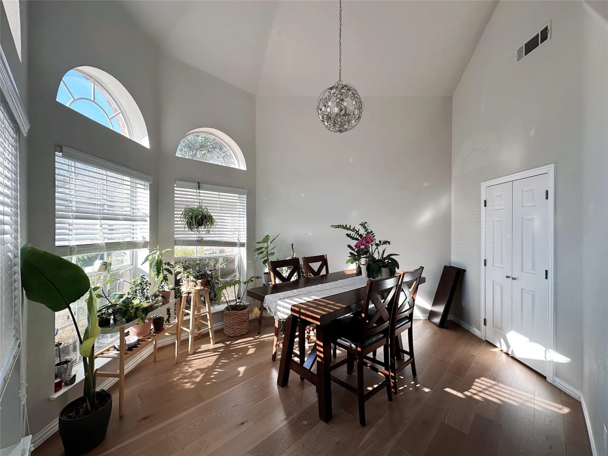 Single Family Residence For Rent in Collin County , 4103 Midrose Trail, Dallas, Texas 75287, 3 Bedroom, 3 Bathroom, 2 Garage spaces, 2,118 Sqft, built in 1997, mls#21351056, Real Estate Agent in Dallas, Homes For Rent in Collin county, Homes For Rent in Dallas, Realtor in Dallas Texas, Real Estate Brokerage Independent Realty Texas, Luminita Cordes Realtor