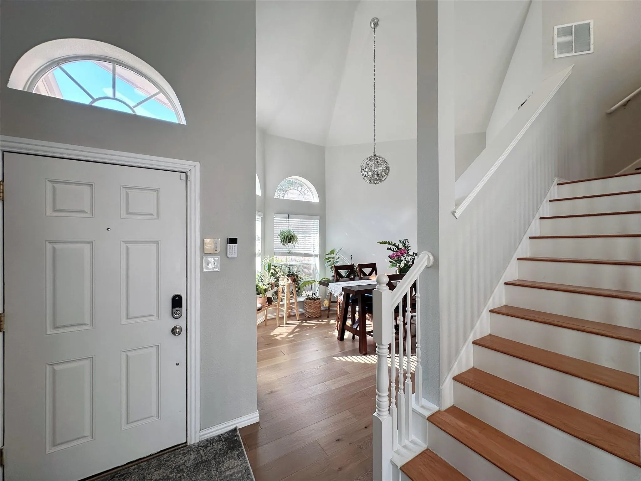 Single Family Residence For Rent in Collin County , 4103 Midrose Trail, Dallas, Texas 75287, 3 Bedroom, 3 Bathroom, 2 Garage spaces, 2,118 Sqft, built in 1997, mls#21351056, Real Estate Agent in Dallas, Homes For Rent in Collin county, Homes For Rent in Dallas, Realtor in Dallas Texas, Real Estate Brokerage Independent Realty Texas, Luminita Cordes Realtor