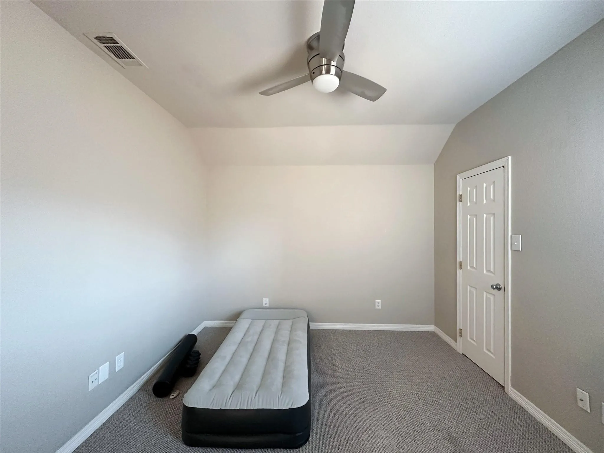Single Family Residence For Rent in Collin County , 4103 Midrose Trail, Dallas, Texas 75287, 3 Bedroom, 3 Bathroom, 2 Garage spaces, 2,118 Sqft, built in 1997, mls#21351056, Real Estate Agent in Dallas, Homes For Rent in Collin county, Homes For Rent in Dallas, Realtor in Dallas Texas, Real Estate Brokerage Independent Realty Texas, Luminita Cordes Realtor