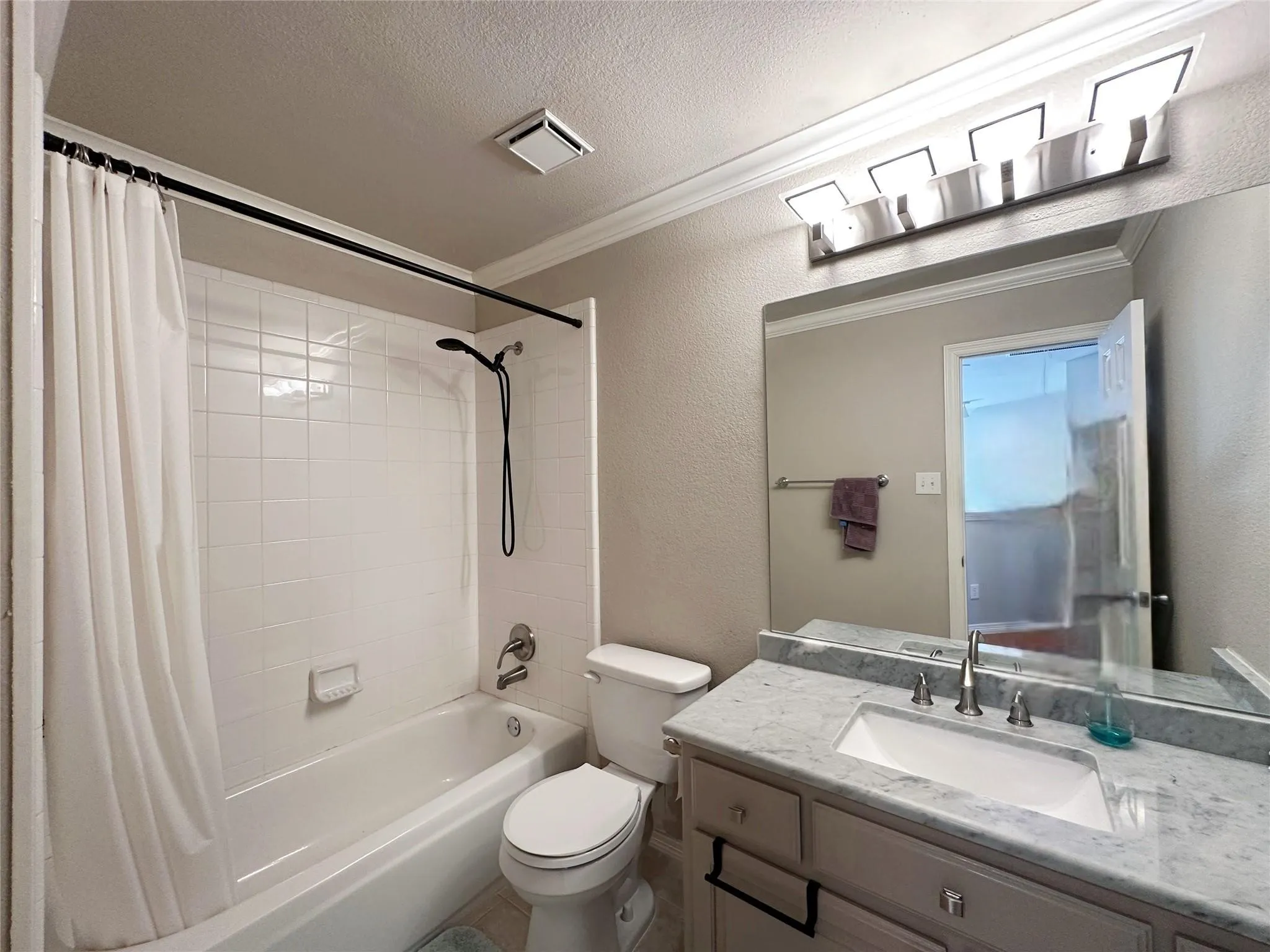 Single Family Residence For Rent in Collin County , 4103 Midrose Trail, Dallas, Texas 75287, 3 Bedroom, 3 Bathroom, 2 Garage spaces, 2,118 Sqft, built in 1997, mls#21351056, Real Estate Agent in Dallas, Homes For Rent in Collin county, Homes For Rent in Dallas, Realtor in Dallas Texas, Real Estate Brokerage Independent Realty Texas, Luminita Cordes Realtor