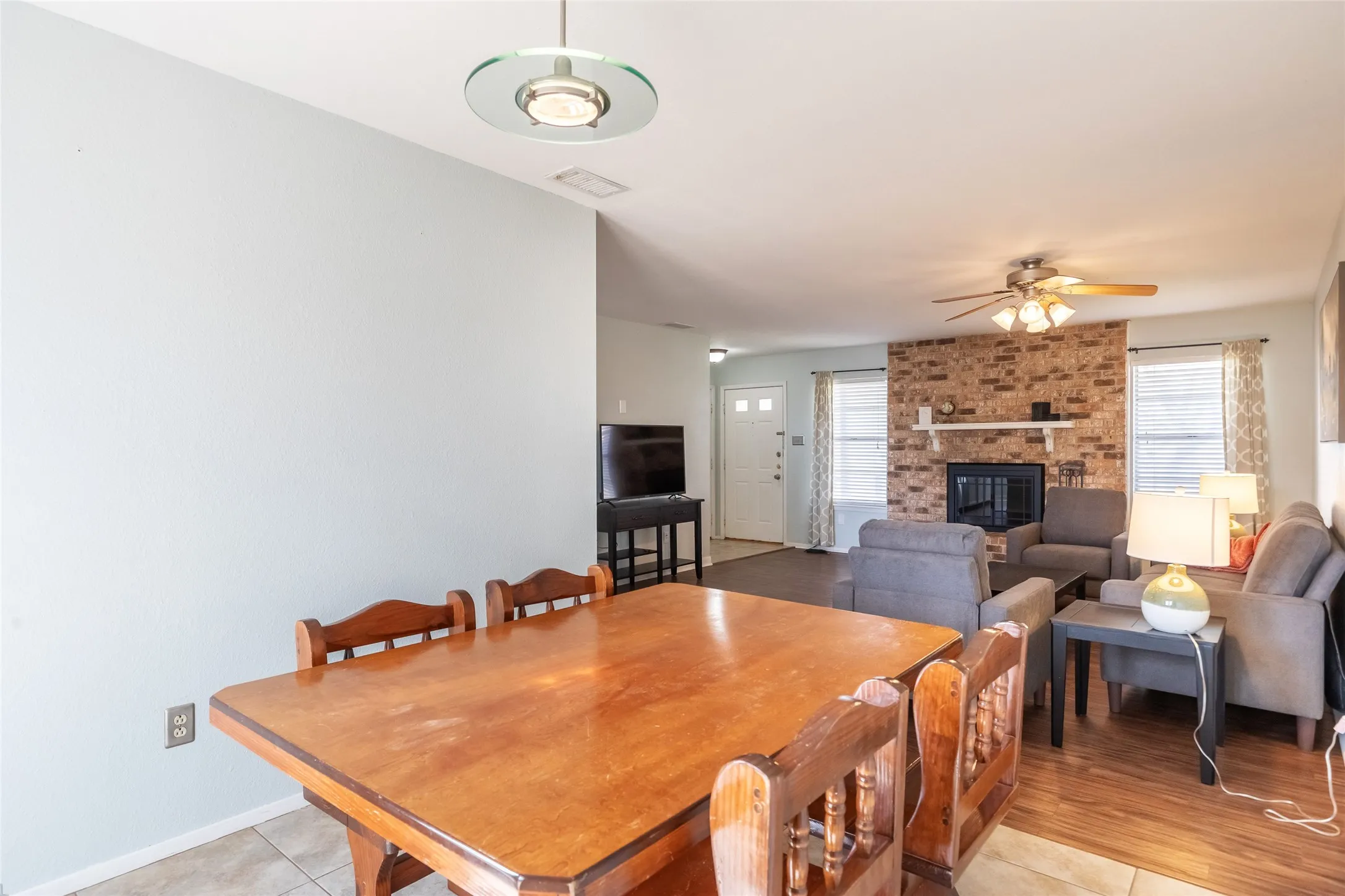 Single Family Residence For Rent in Taylor County , 1689 Chachalaca Lane, Abilene, Texas 79605, 3 Bedroom, 2 Bathroom, 2 Garage spaces, 1,196 Sqft, built in 1981, mls#21349069, Real Estate Agent in Abilene, Homes For Rent in Taylor county, Homes For Rent in Abilene, Realtor in Abilene Texas, Real Estate Brokerage Independent Realty Texas, Luminita Cordes Realtor