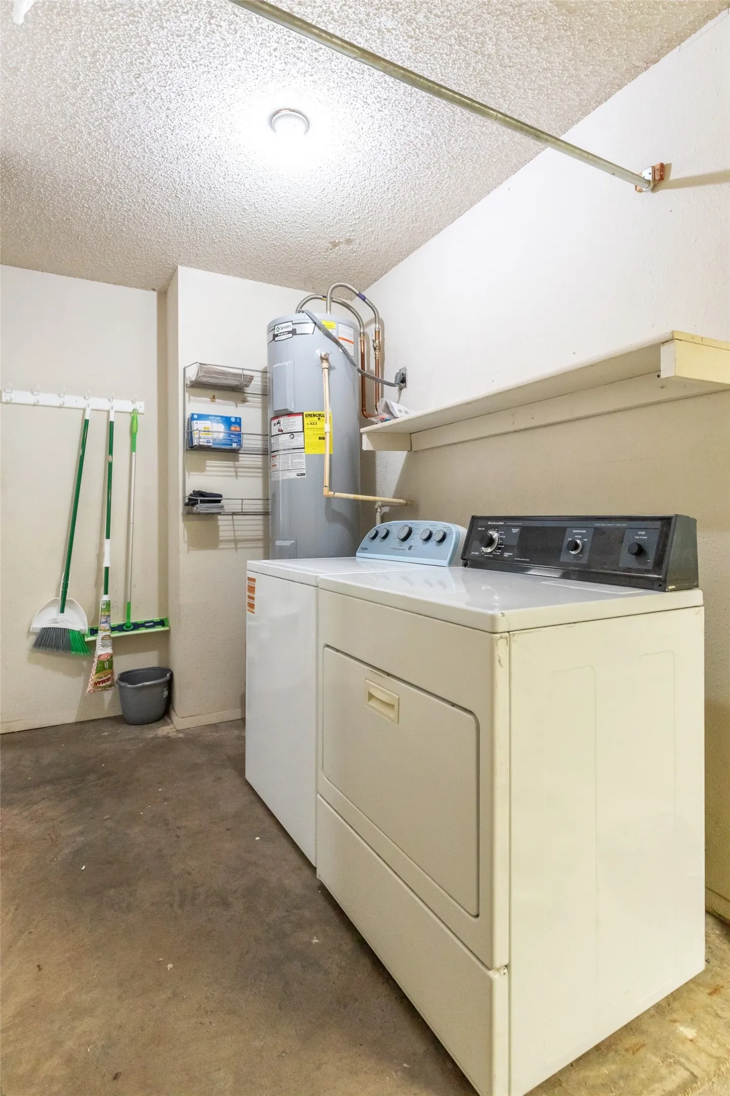Single Family Residence For Rent in Taylor County , 1689 Chachalaca Lane, Abilene, Texas 79605, 3 Bedroom, 2 Bathroom, 2 Garage spaces, 1,196 Sqft, built in 1981, mls#21349069, Real Estate Agent in Abilene, Homes For Rent in Taylor county, Homes For Rent in Abilene, Realtor in Abilene Texas, Real Estate Brokerage Independent Realty Texas, Luminita Cordes Realtor