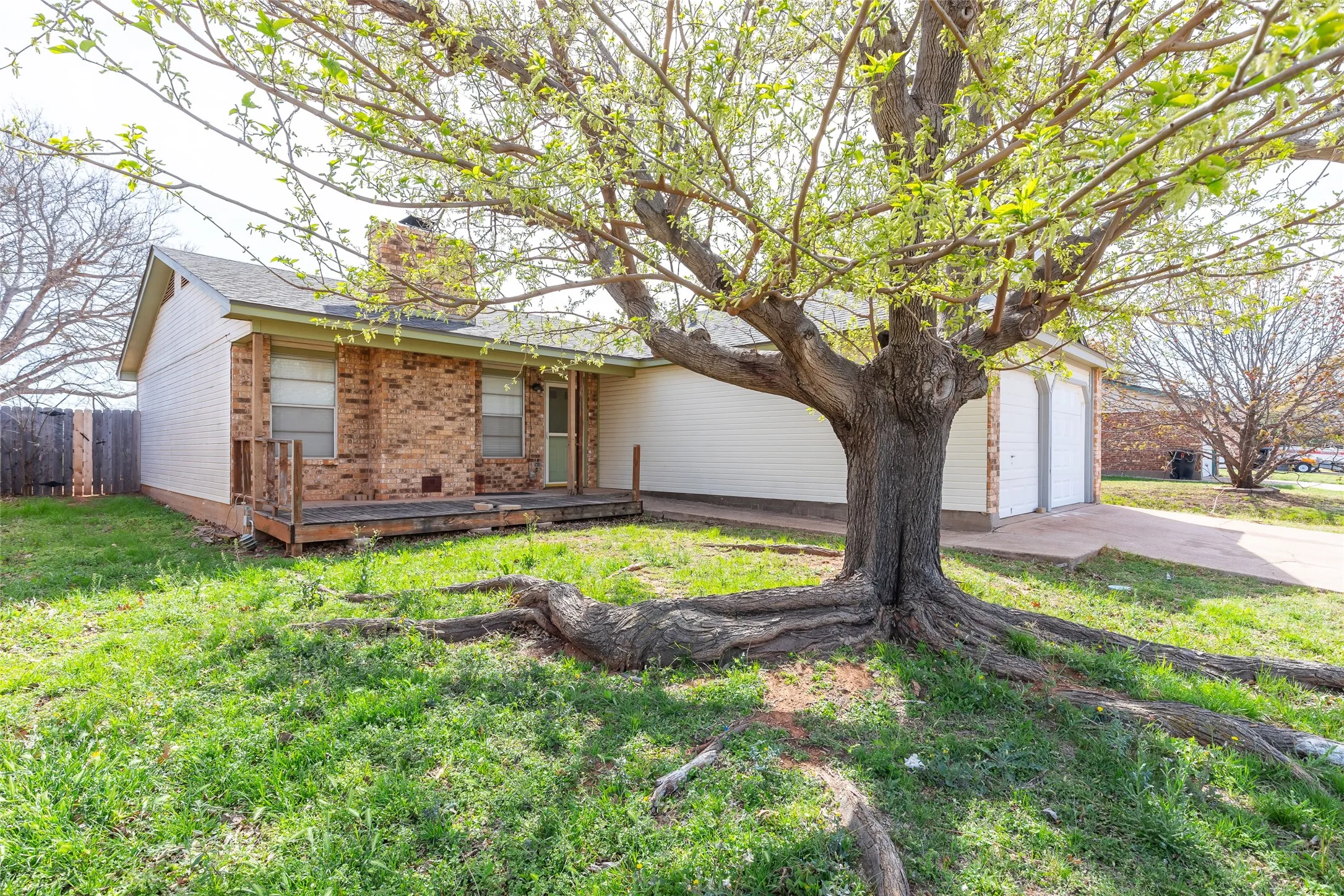 Single Family Residence For Rent in Taylor County , 1689 Chachalaca Lane, Abilene, Texas 79605, 3 Bedroom, 2 Bathroom, 2 Garage spaces, 1,196 Sqft, built in 1981, mls#21349069, Real Estate Agent in Abilene, Homes For Rent in Taylor county, Homes For Rent in Abilene, Realtor in Abilene Texas, Real Estate Brokerage Independent Realty Texas, Luminita Cordes Realtor