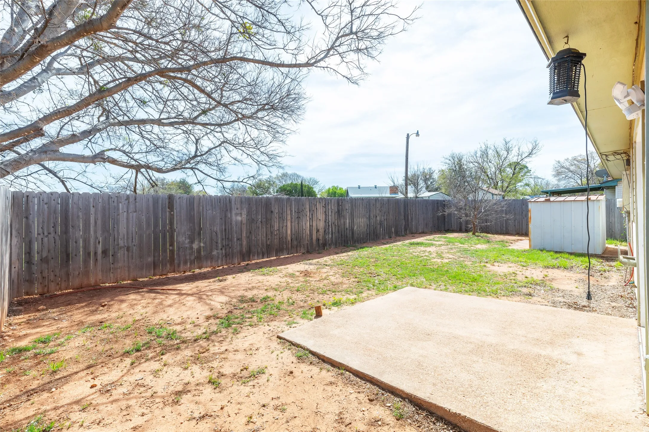 Single Family Residence For Rent in Taylor County , 1689 Chachalaca Lane, Abilene, Texas 79605, 3 Bedroom, 2 Bathroom, 2 Garage spaces, 1,196 Sqft, built in 1981, mls#21349069, Real Estate Agent in Abilene, Homes For Rent in Taylor county, Homes For Rent in Abilene, Realtor in Abilene Texas, Real Estate Brokerage Independent Realty Texas, Luminita Cordes Realtor
