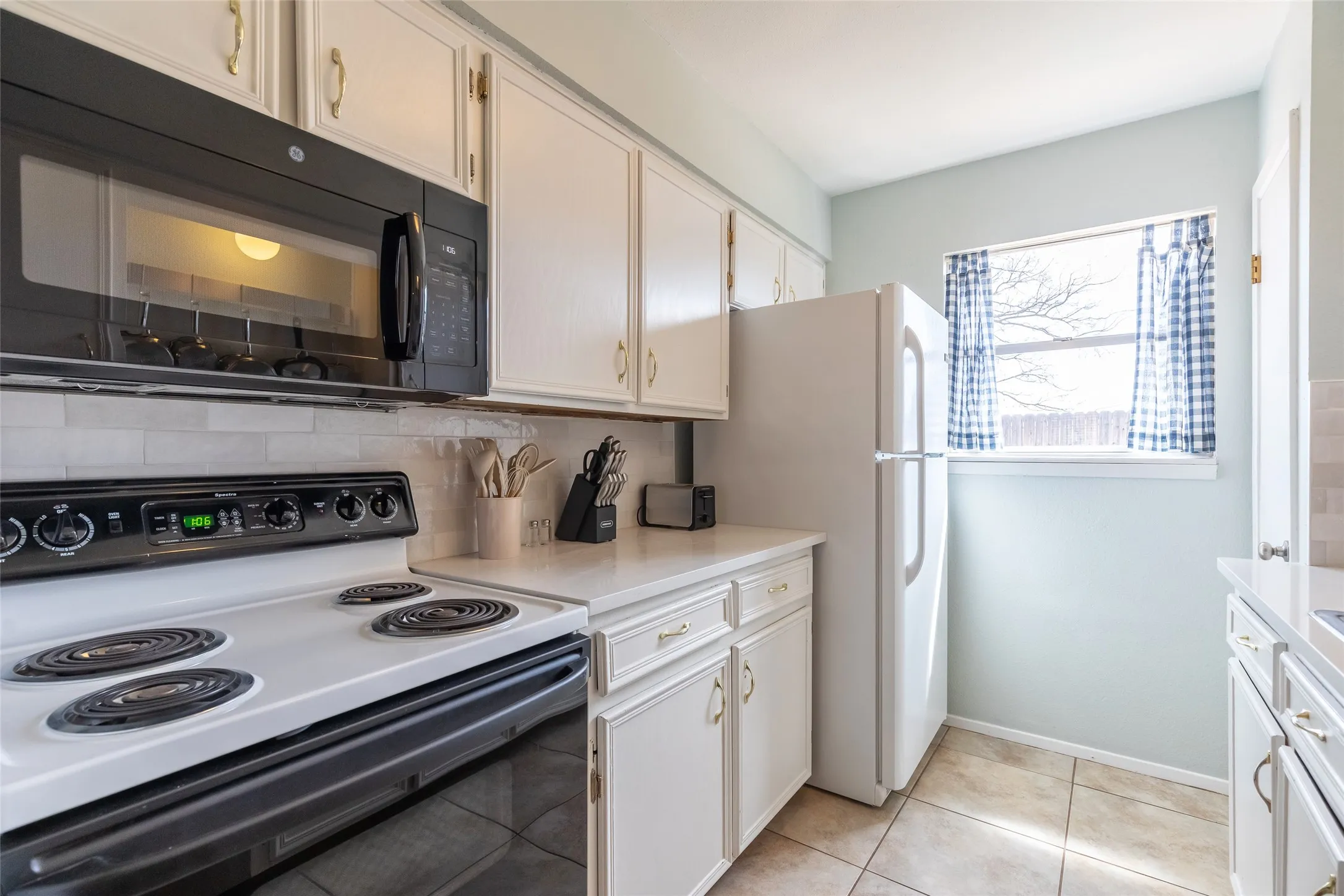 Single Family Residence For Rent in Taylor County , 1689 Chachalaca Lane, Abilene, Texas 79605, 3 Bedroom, 2 Bathroom, 2 Garage spaces, 1,196 Sqft, built in 1981, mls#21349069, Real Estate Agent in Abilene, Homes For Rent in Taylor county, Homes For Rent in Abilene, Realtor in Abilene Texas, Real Estate Brokerage Independent Realty Texas, Luminita Cordes Realtor