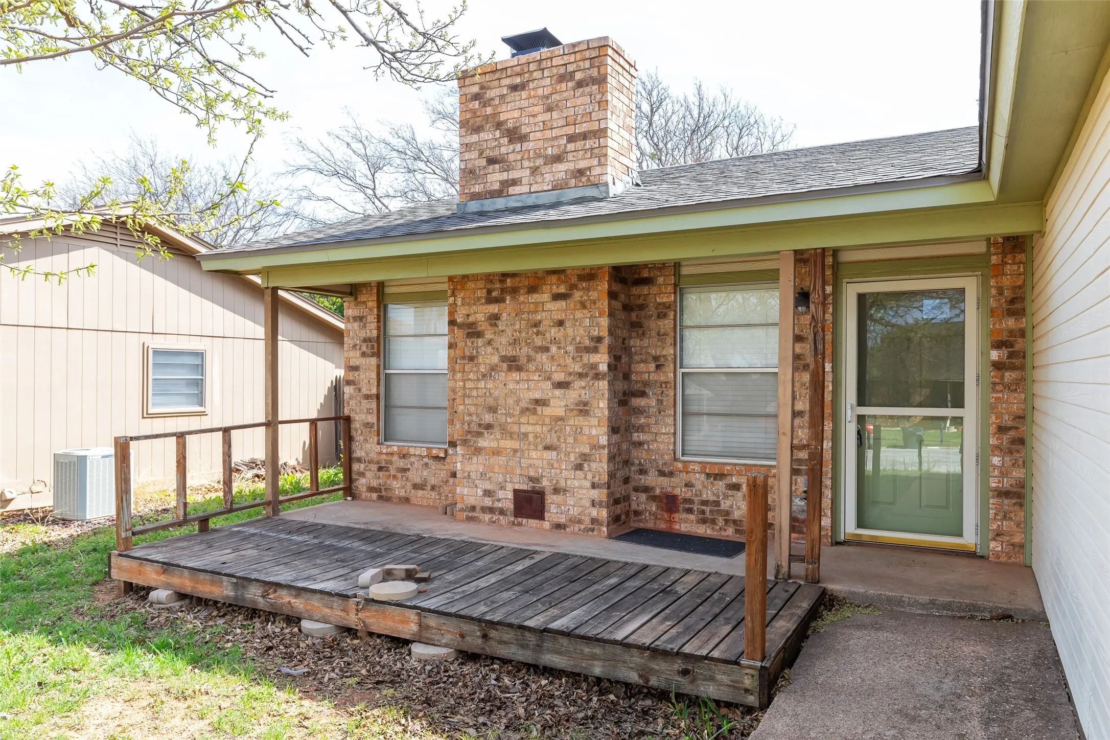 Single Family Residence For Rent in Taylor County , 1689 Chachalaca Lane, Abilene, Texas 79605, 3 Bedroom, 2 Bathroom, 2 Garage spaces, 1,196 Sqft, built in 1981, mls#21349069, Real Estate Agent in Abilene, Homes For Rent in Taylor county, Homes For Rent in Abilene, Realtor in Abilene Texas, Real Estate Brokerage Independent Realty Texas, Luminita Cordes Realtor