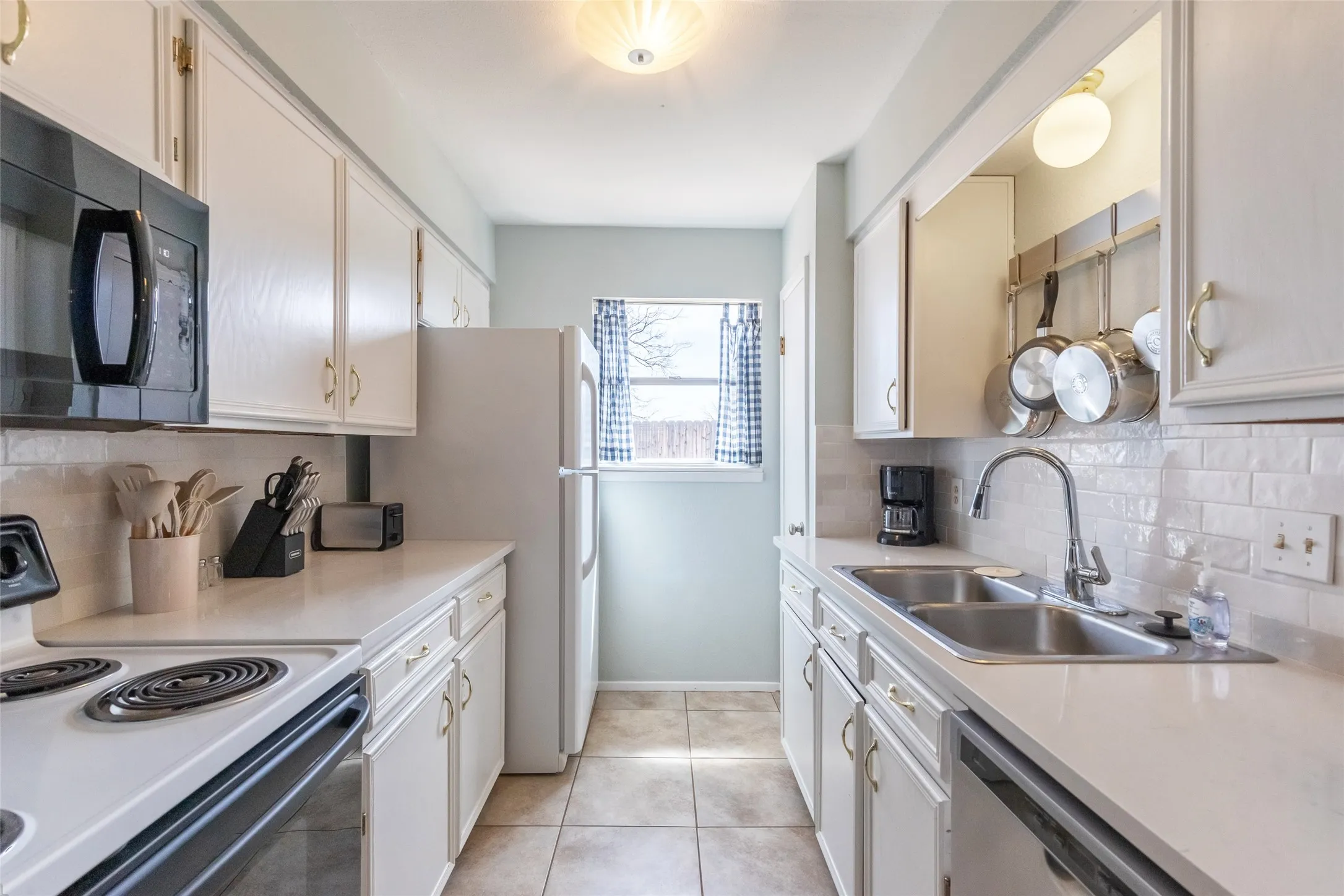 Single Family Residence For Rent in Taylor County , 1689 Chachalaca Lane, Abilene, Texas 79605, 3 Bedroom, 2 Bathroom, 2 Garage spaces, 1,196 Sqft, built in 1981, mls#21349069, Real Estate Agent in Abilene, Homes For Rent in Taylor county, Homes For Rent in Abilene, Realtor in Abilene Texas, Real Estate Brokerage Independent Realty Texas, Luminita Cordes Realtor