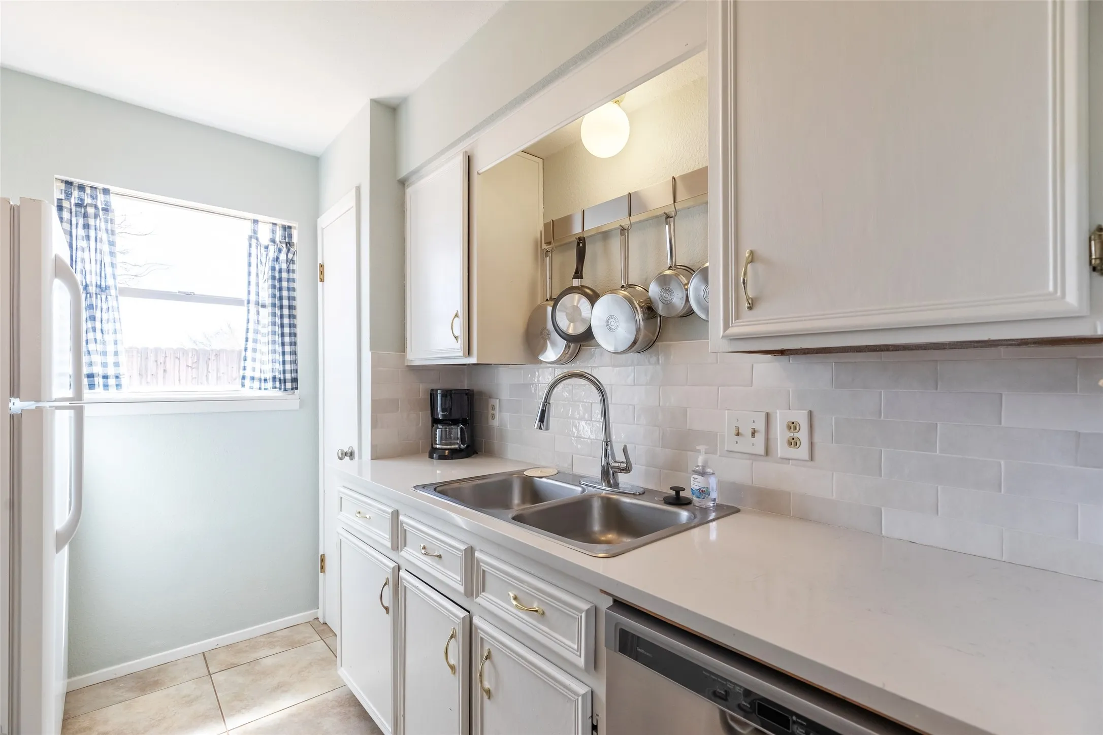 Single Family Residence For Rent in Taylor County , 1689 Chachalaca Lane, Abilene, Texas 79605, 3 Bedroom, 2 Bathroom, 2 Garage spaces, 1,196 Sqft, built in 1981, mls#21349069, Real Estate Agent in Abilene, Homes For Rent in Taylor county, Homes For Rent in Abilene, Realtor in Abilene Texas, Real Estate Brokerage Independent Realty Texas, Luminita Cordes Realtor