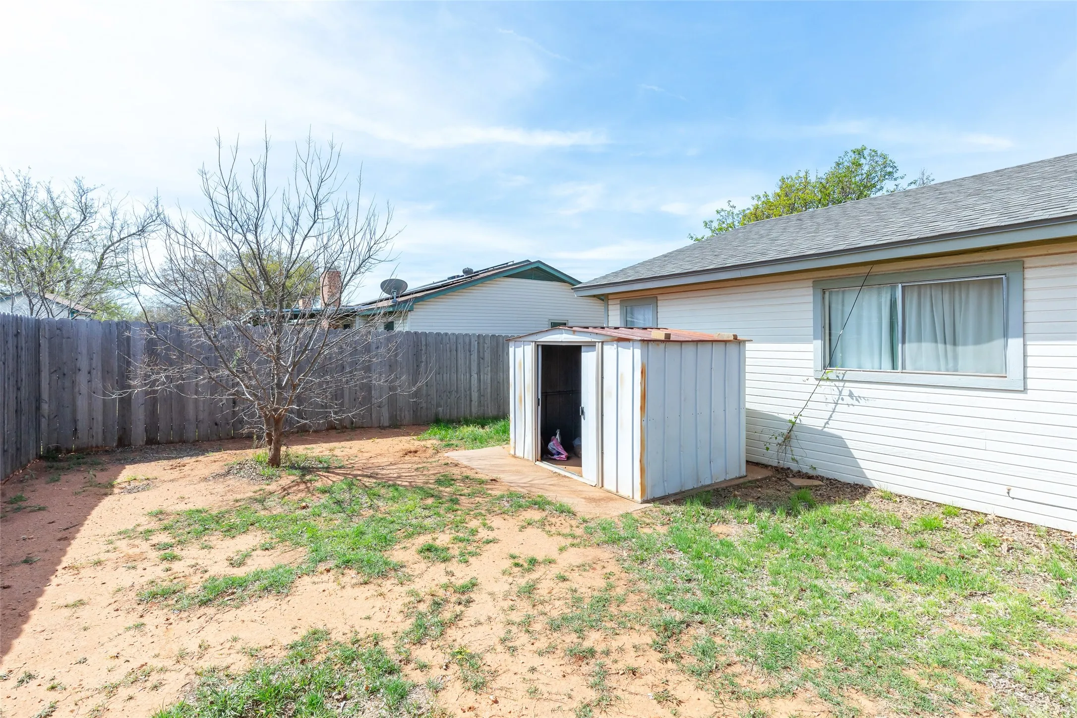 Single Family Residence For Rent in Taylor County , 1689 Chachalaca Lane, Abilene, Texas 79605, 3 Bedroom, 2 Bathroom, 2 Garage spaces, 1,196 Sqft, built in 1981, mls#21349069, Real Estate Agent in Abilene, Homes For Rent in Taylor county, Homes For Rent in Abilene, Realtor in Abilene Texas, Real Estate Brokerage Independent Realty Texas, Luminita Cordes Realtor