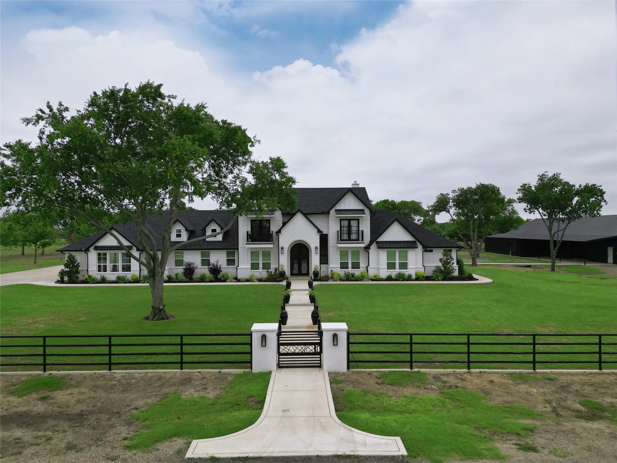 Single Family Residence For Sale in Johnson County , 200 Corral Road, Godley, Texas 76044, 5 Bedroom, 7 Bathroom, 4 Garage spaces, 5,256 Sqft, built in 2025, Price $1,678,000, mls#21347600, Real Estate Agent in Godley, Homes For Sale in Johnson county, Homes For Sale in Godley, Realtor in Godley Texas, Real Estate Brokerage Independent Realty Texas, Luminita Cordes Realtor