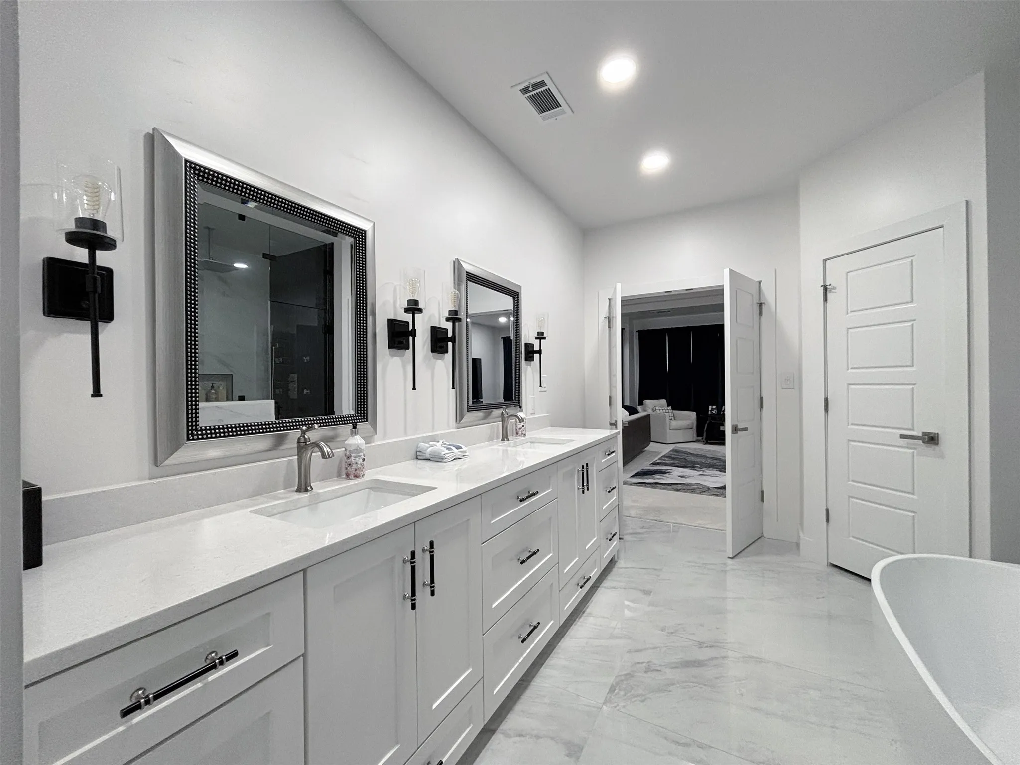 Single Family Residence For Sale in Johnson County , 200 Corral Road, Godley, Texas 76044, 5 Bedroom, 7 Bathroom, 4 Garage spaces, 5,256 Sqft, built in 2025, Price $1,678,000, mls#21347600, Real Estate Agent in Godley, Homes For Sale in Johnson county, Homes For Sale in Godley, Realtor in Godley Texas, Real Estate Brokerage Independent Realty Texas, Luminita Cordes Realtor