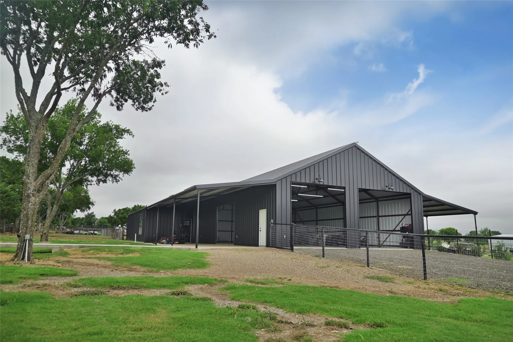 Single Family Residence For Sale in Johnson County , 200 Corral Road, Godley, Texas 76044, 5 Bedroom, 7 Bathroom, 4 Garage spaces, 5,256 Sqft, built in 2025, Price $1,678,000, mls#21347600, Real Estate Agent in Godley, Homes For Sale in Johnson county, Homes For Sale in Godley, Realtor in Godley Texas, Real Estate Brokerage Independent Realty Texas, Luminita Cordes Realtor