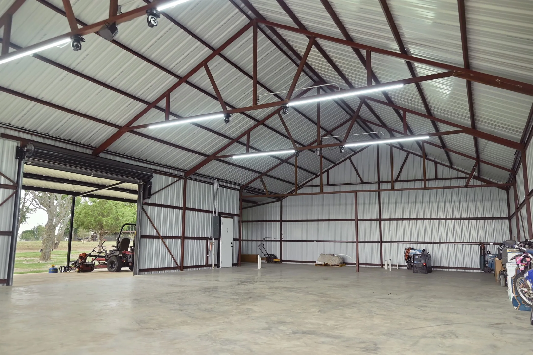 Single Family Residence For Sale in Johnson County , 200 Corral Road, Godley, Texas 76044, 5 Bedroom, 7 Bathroom, 4 Garage spaces, 5,256 Sqft, built in 2025, Price $1,678,000, mls#21347600, Real Estate Agent in Godley, Homes For Sale in Johnson county, Homes For Sale in Godley, Realtor in Godley Texas, Real Estate Brokerage Independent Realty Texas, Luminita Cordes Realtor