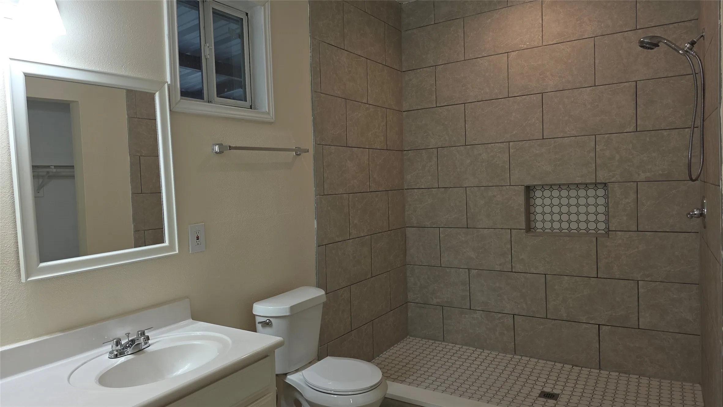 Ensuite for Main Bedroom