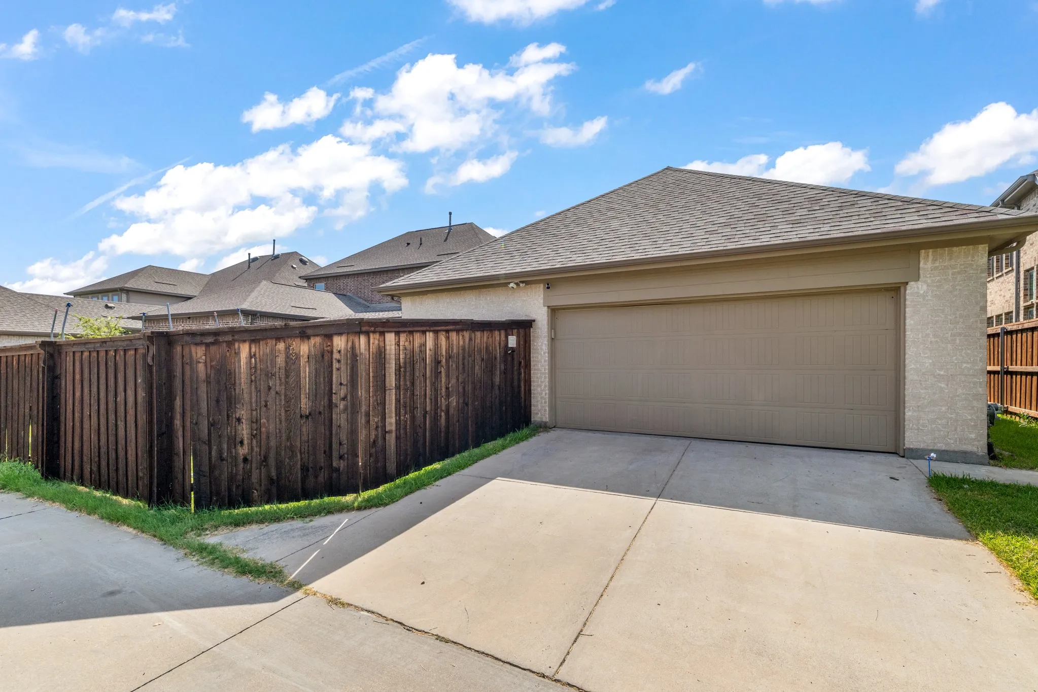 Single Family Residence For Sale in Tarrant County , 4622 Copper Mountain Trail, Arlington, Texas 76005, 3 Bedroom, 2 Bathroom, 2 Garage spaces, 1,892 Sqft, built in 2018, mls#21349474, Real Estate Agent in Arlington, Homes For Sale in Tarrant county, Homes For Sale in Arlington, Realtor in Arlington Texas, Real Estate Brokerage Independent Realty Texas, Luminita Cordes Realtor