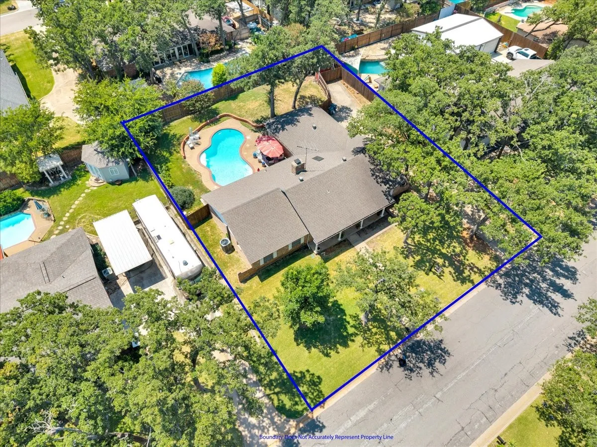 Single Family Residence For Sale in Tarrant County , 207 Walnut Way, Euless, Texas 76039, 3 Bedroom, 3 Bathroom, 2 Garage spaces, 1,892 Sqft, built in 1969, mls#21350159, Real Estate Agent in Euless, Homes For Sale in Tarrant county, Homes For Sale in Euless, Realtor in Euless Texas, Real Estate Brokerage Independent Realty Texas, Luminita Cordes Realtor