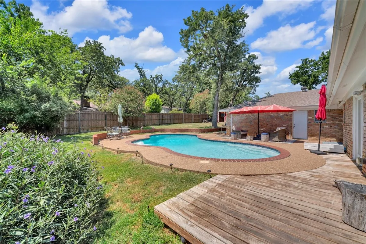 Single Family Residence For Sale in Tarrant County , 207 Walnut Way, Euless, Texas 76039, 3 Bedroom, 3 Bathroom, 2 Garage spaces, 1,892 Sqft, built in 1969, mls#21350159, Real Estate Agent in Euless, Homes For Sale in Tarrant county, Homes For Sale in Euless, Realtor in Euless Texas, Real Estate Brokerage Independent Realty Texas, Luminita Cordes Realtor
