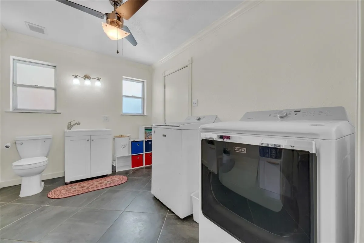 Single Family Residence For Sale in Tarrant County , 207 Walnut Way, Euless, Texas 76039, 3 Bedroom, 3 Bathroom, 2 Garage spaces, 1,892 Sqft, built in 1969, mls#21350159, Real Estate Agent in Euless, Homes For Sale in Tarrant county, Homes For Sale in Euless, Realtor in Euless Texas, Real Estate Brokerage Independent Realty Texas, Luminita Cordes Realtor
