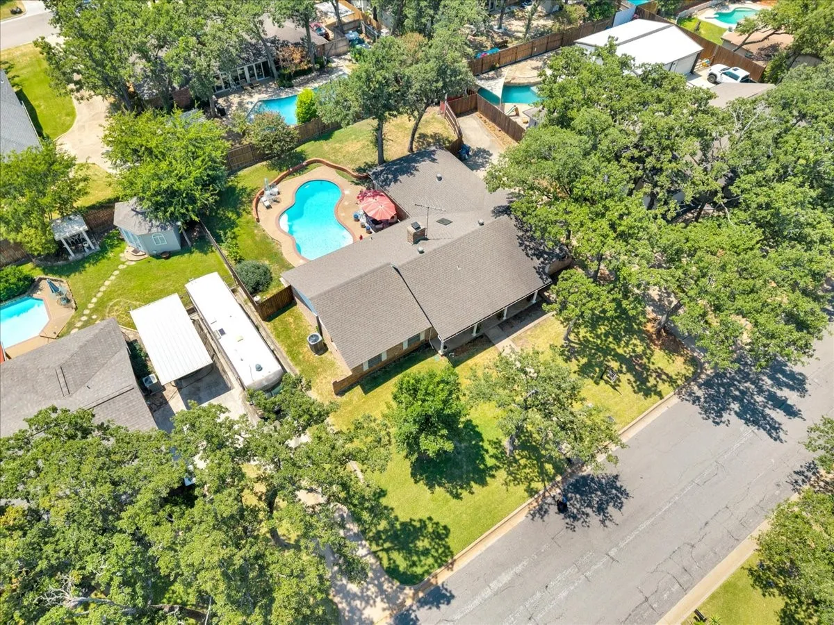 Single Family Residence For Sale in Tarrant County , 207 Walnut Way, Euless, Texas 76039, 3 Bedroom, 3 Bathroom, 2 Garage spaces, 1,892 Sqft, built in 1969, mls#21350159, Real Estate Agent in Euless, Homes For Sale in Tarrant county, Homes For Sale in Euless, Realtor in Euless Texas, Real Estate Brokerage Independent Realty Texas, Luminita Cordes Realtor