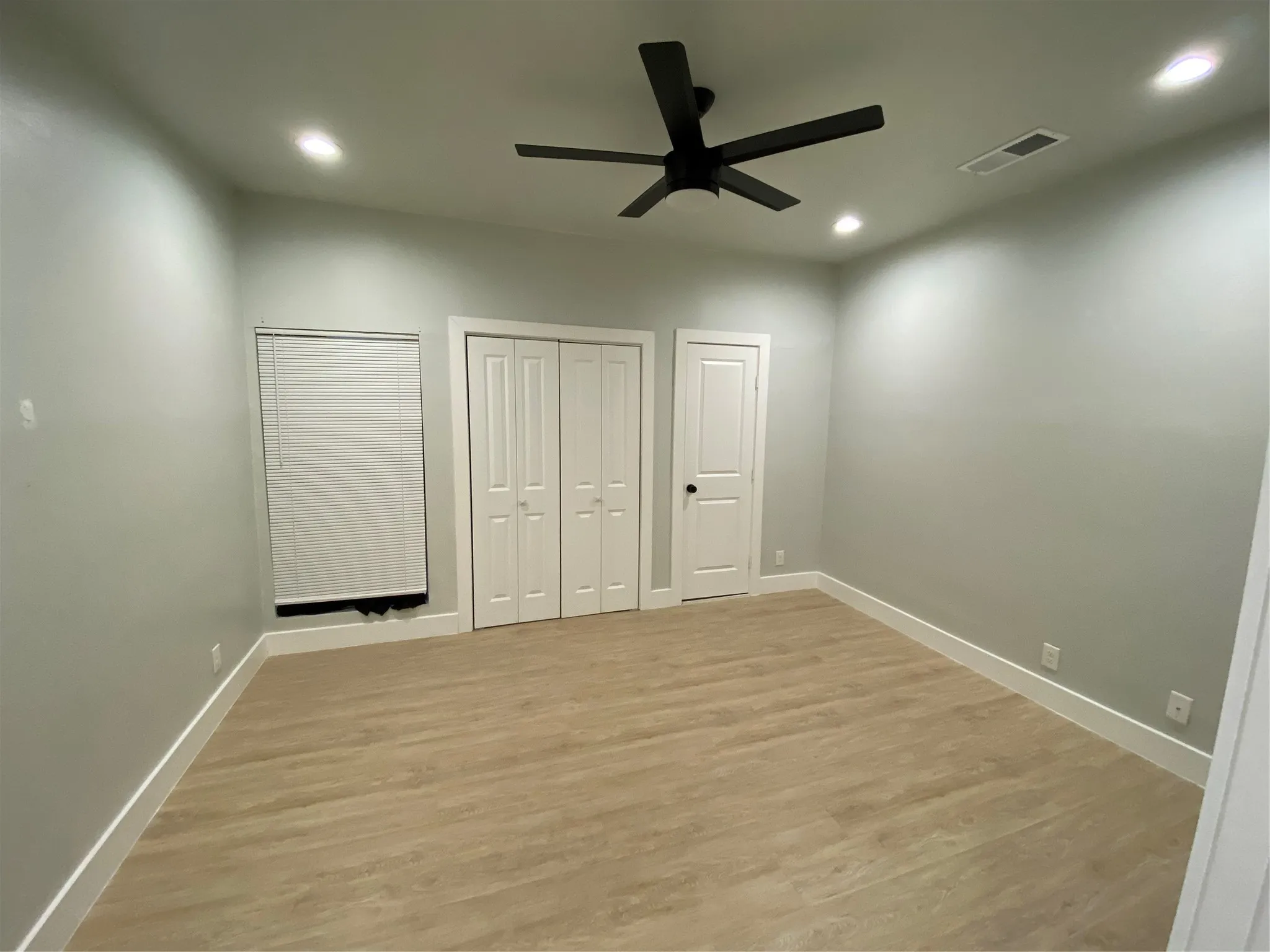 Duplex For Sale in Tarrant County , 4704 Pershing Avenue, Fort Worth, Texas 76107, 3 Bedroom, 3 Bathroom, Garage spaces, 0 Sqft, built in 1976, mls#21350034, Real Estate Agent in Fort Worth, Homes For Sale in Tarrant county, Homes For Sale in Fort Worth, Realtor in Fort Worth Texas, Real Estate Brokerage Independent Realty Texas, Luminita Cordes Realtor