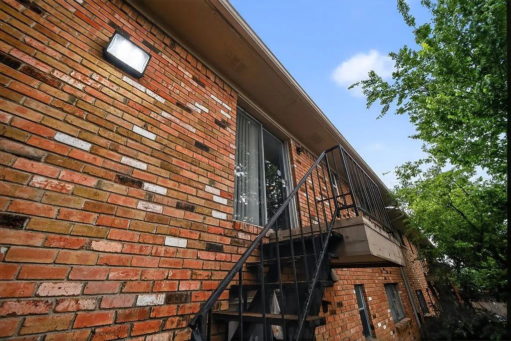 Condominium For Sale in Dallas County , 3609 Parkridge Drive 204, Dallas, Texas 75234, 2 Bedrooms, 2 Bathrooms, Garage spaces, 967 Sqft, built in 1982, Price $159,900, mls#21349121, Real Estate Agent in Dallas, Homes For Sale in Dallas county, Homes For Sale in Dallas, Realtor in Dallas Texas, Real Estate Brokerage Independent Realty Texas, Luminita Cordes Realtor