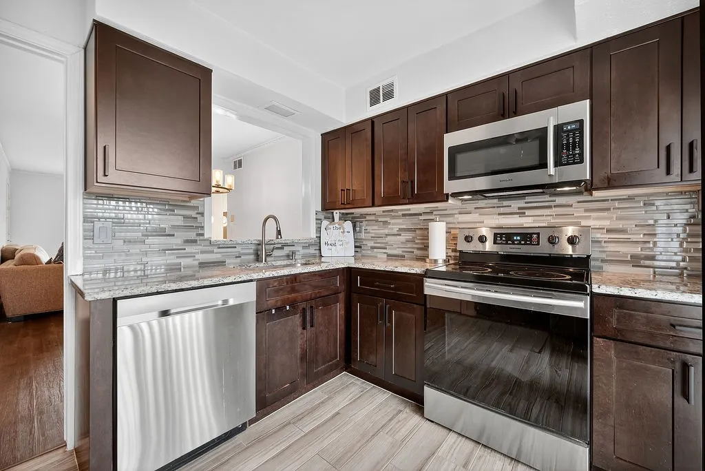 Condominium For Sale in Dallas County , 3609 Parkridge Drive 204, Dallas, Texas 75234, 2 Bedrooms, 2 Bathrooms, Garage spaces, 967 Sqft, built in 1982, Price $159,900, mls#21349121, Real Estate Agent in Dallas, Homes For Sale in Dallas county, Homes For Sale in Dallas, Realtor in Dallas Texas, Real Estate Brokerage Independent Realty Texas, Luminita Cordes Realtor