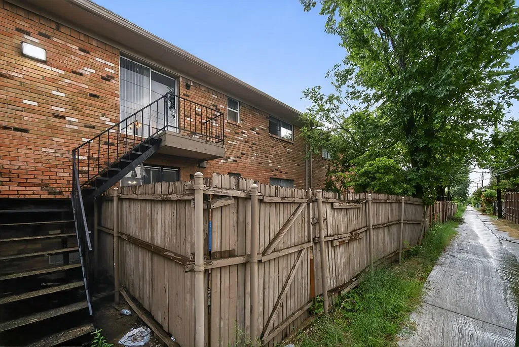 Condominium For Sale in Dallas County , 3609 Parkridge Drive 204, Dallas, Texas 75234, 2 Bedrooms, 2 Bathrooms, Garage spaces, 967 Sqft, built in 1982, Price $159,900, mls#21349121, Real Estate Agent in Dallas, Homes For Sale in Dallas county, Homes For Sale in Dallas, Realtor in Dallas Texas, Real Estate Brokerage Independent Realty Texas, Luminita Cordes Realtor