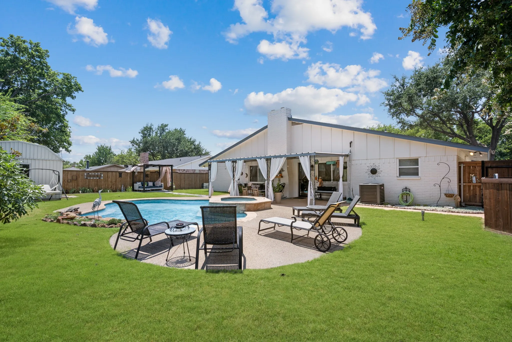 Single Family Residence For Sale in Tarrant County , 301 Gloria Street, Keller, Texas 76248, 3 Bedroom, 2 Bathroom, 2 Garage spaces, 1,480 Sqft, built in 1974, mls#21351036, Real Estate Agent in Keller, Homes For Sale in Tarrant county, Homes For Sale in Keller, Realtor in Keller Texas, Real Estate Brokerage Independent Realty Texas, Luminita Cordes Realtor
