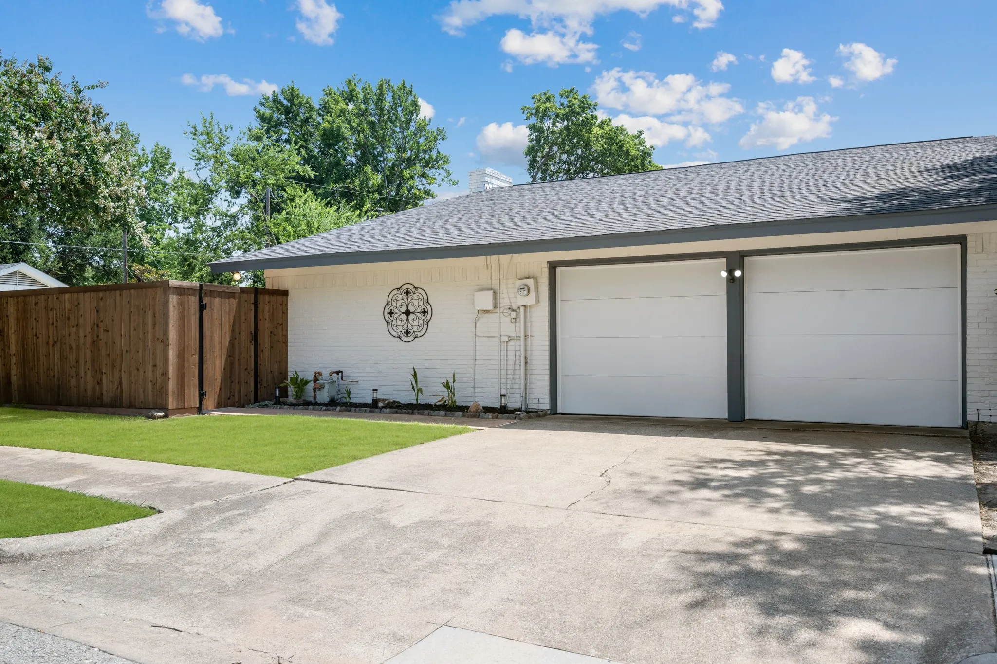 Single Family Residence For Sale in Tarrant County , 301 Gloria Street, Keller, Texas 76248, 3 Bedroom, 2 Bathroom, 2 Garage spaces, 1,480 Sqft, built in 1974, mls#21351036, Real Estate Agent in Keller, Homes For Sale in Tarrant county, Homes For Sale in Keller, Realtor in Keller Texas, Real Estate Brokerage Independent Realty Texas, Luminita Cordes Realtor