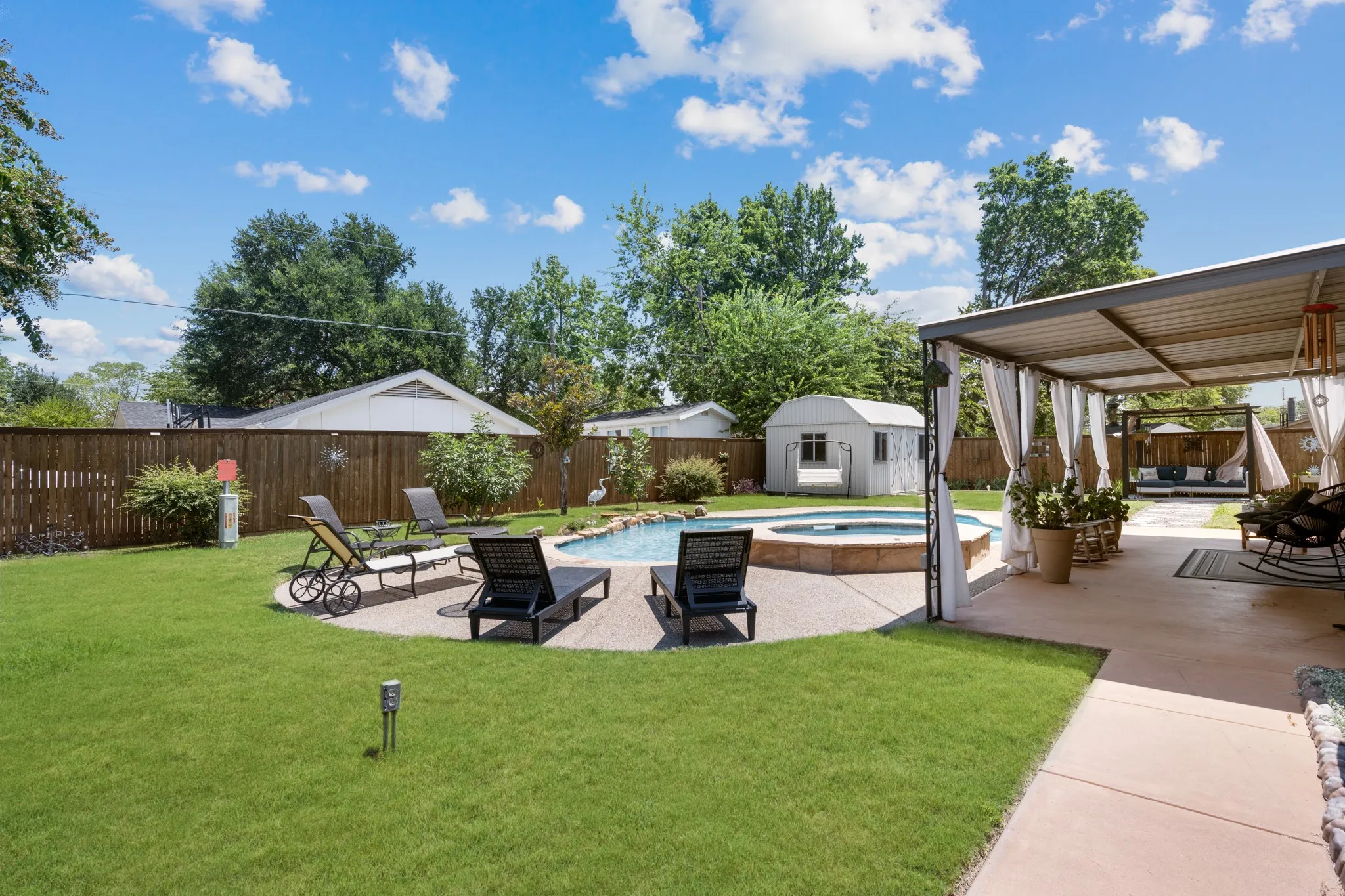 Single Family Residence For Sale in Tarrant County , 301 Gloria Street, Keller, Texas 76248, 3 Bedroom, 2 Bathroom, 2 Garage spaces, 1,480 Sqft, built in 1974, mls#21351036, Real Estate Agent in Keller, Homes For Sale in Tarrant county, Homes For Sale in Keller, Realtor in Keller Texas, Real Estate Brokerage Independent Realty Texas, Luminita Cordes Realtor