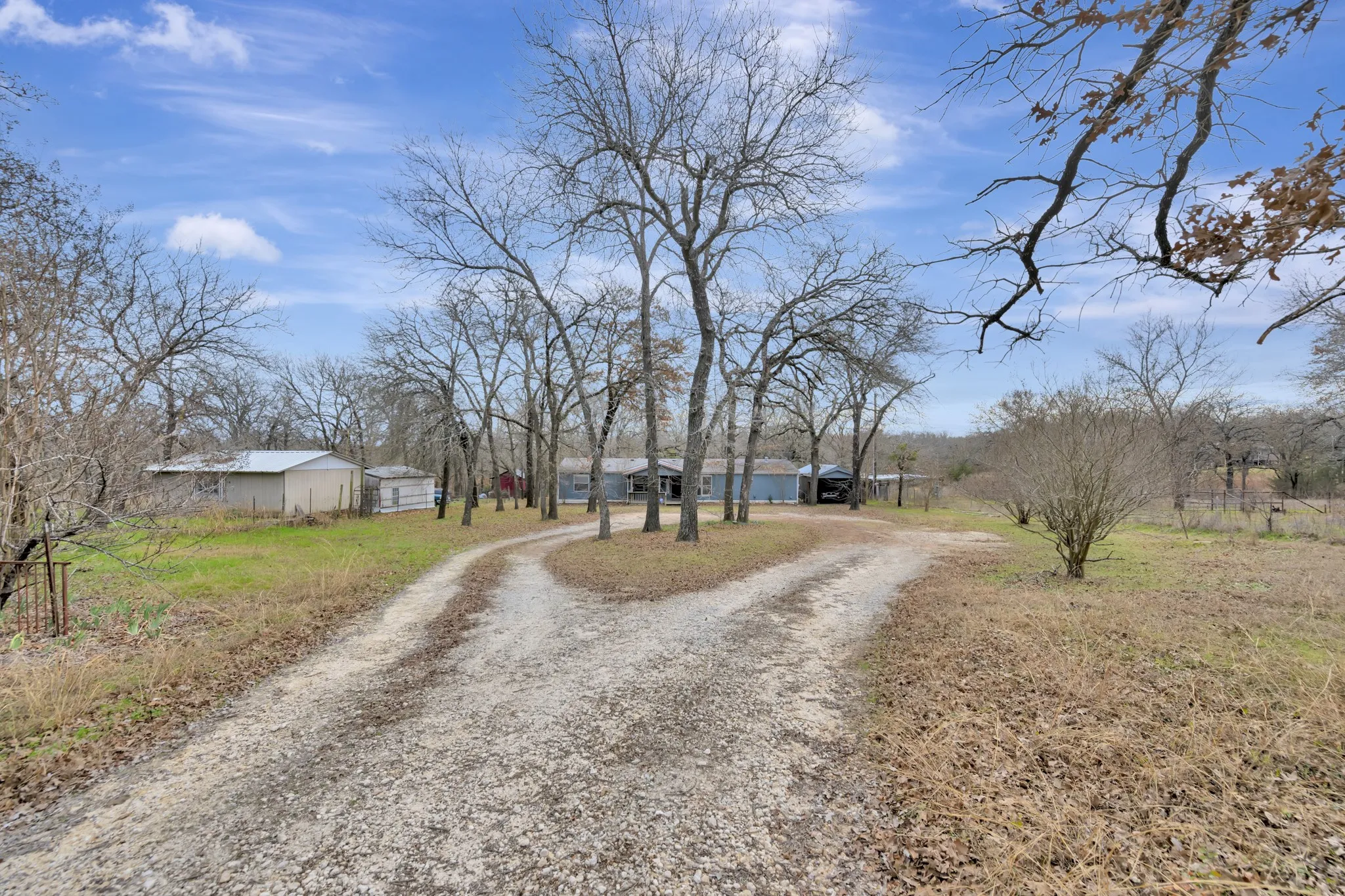 Mobile Home For Sale in Hill County , 304 Hcr 1433, Covington, Texas 76636, 3 Bedroom, 2 Bathroom, Garage spaces, 1,792 Sqft, built in 1992, mls#21348802, Real Estate Agent in Covington, Homes For Sale in Hill county, Homes For Sale in Covington, Realtor in Covington Texas, Real Estate Brokerage Independent Realty Texas, Luminita Cordes Realtor