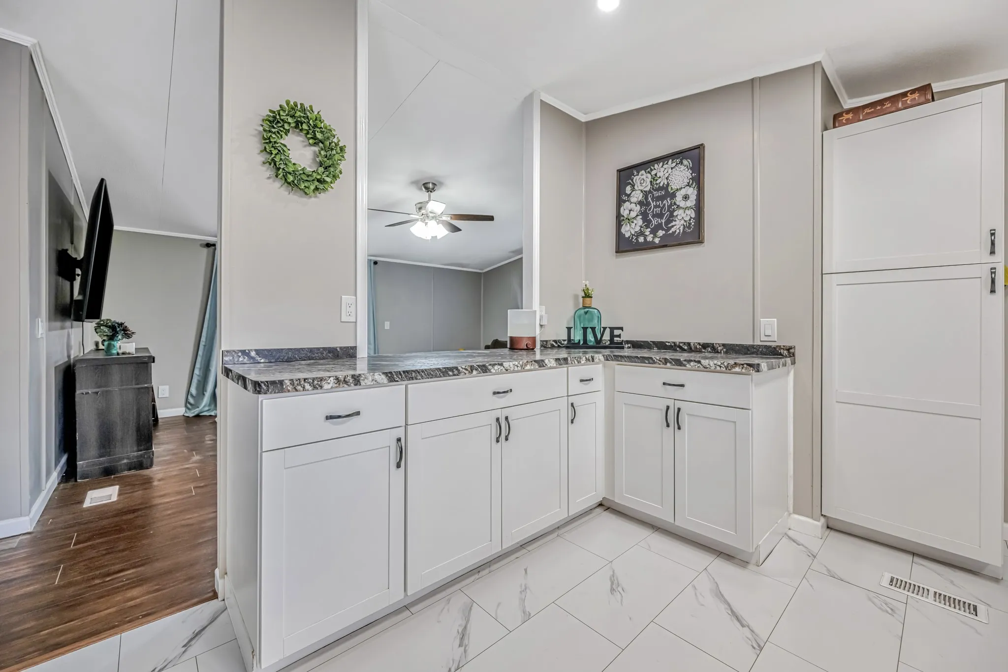 Mobile Home For Sale in Hill County , 304 Hcr 1433, Covington, Texas 76636, 3 Bedroom, 2 Bathroom, Garage spaces, 1,792 Sqft, built in 1992, mls#21348802, Real Estate Agent in Covington, Homes For Sale in Hill county, Homes For Sale in Covington, Realtor in Covington Texas, Real Estate Brokerage Independent Realty Texas, Luminita Cordes Realtor