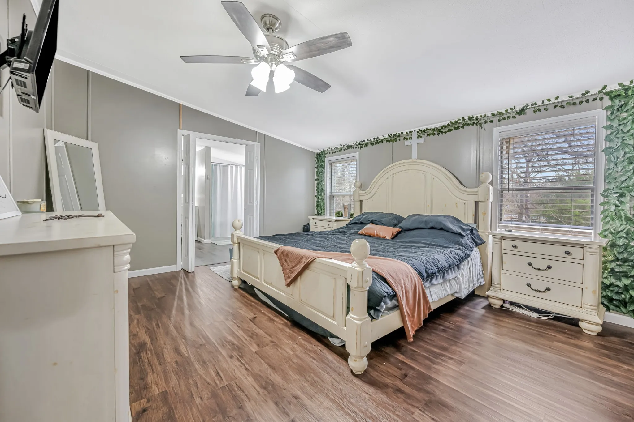 Mobile Home For Sale in Hill County , 304 Hcr 1433, Covington, Texas 76636, 3 Bedroom, 2 Bathroom, Garage spaces, 1,792 Sqft, built in 1992, mls#21348802, Real Estate Agent in Covington, Homes For Sale in Hill county, Homes For Sale in Covington, Realtor in Covington Texas, Real Estate Brokerage Independent Realty Texas, Luminita Cordes Realtor