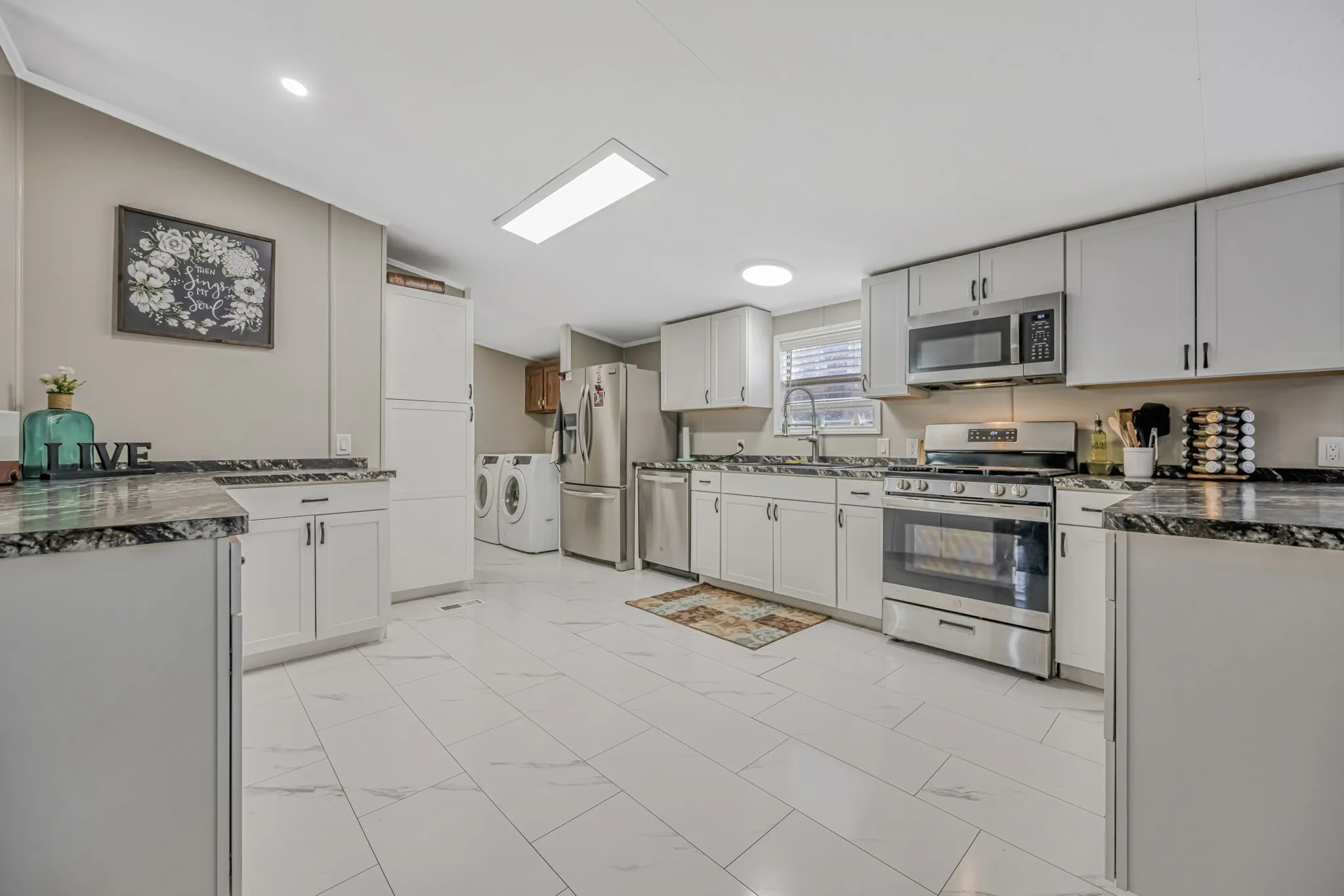 Mobile Home For Sale in Hill County , 304 Hcr 1433, Covington, Texas 76636, 3 Bedroom, 2 Bathroom, Garage spaces, 1,792 Sqft, built in 1992, mls#21348802, Real Estate Agent in Covington, Homes For Sale in Hill county, Homes For Sale in Covington, Realtor in Covington Texas, Real Estate Brokerage Independent Realty Texas, Luminita Cordes Realtor