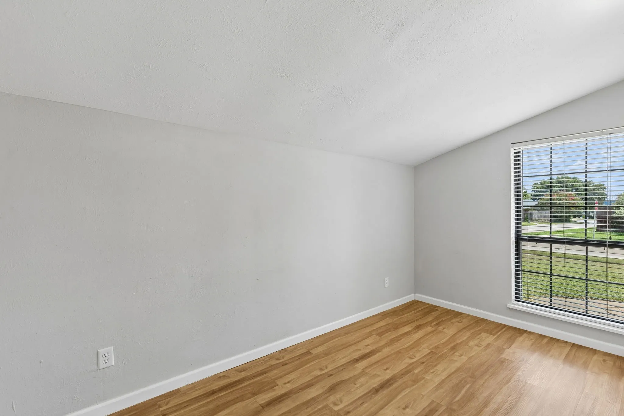 Flex space off of living room - could be office or gym!
