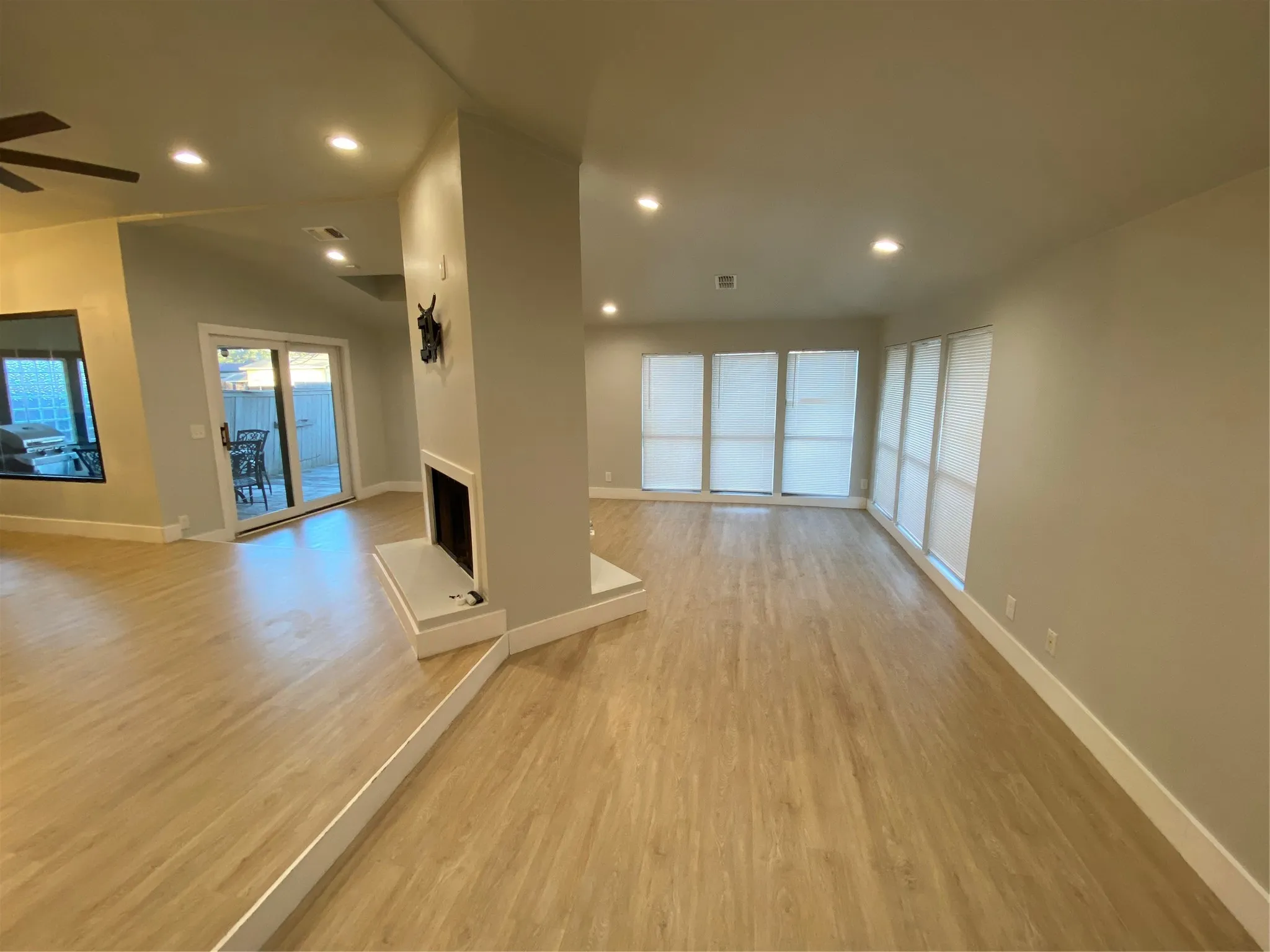 Single Family Residence For Sale in Tarrant County , 4704 Pershing Avenue, Fort Worth, Texas 76107, 3 Bedroom, 3 Bathroom, Garage spaces, 3,350 Sqft, built in 1976, mls#21351087, Real Estate Agent in Fort Worth, Homes For Sale in Tarrant county, Homes For Sale in Fort Worth, Realtor in Fort Worth Texas, Real Estate Brokerage Independent Realty Texas, Luminita Cordes Realtor