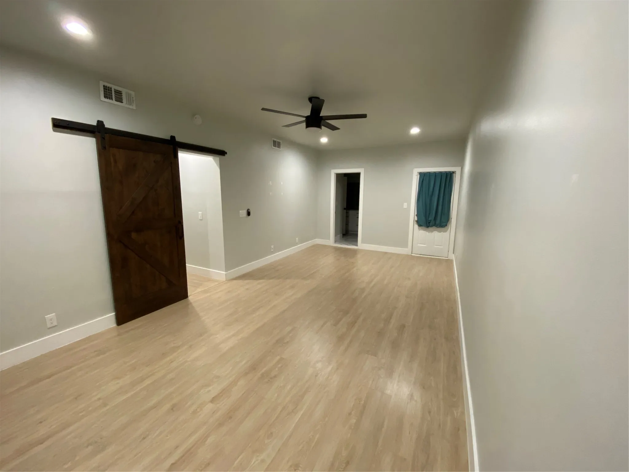 Single Family Residence For Sale in Tarrant County , 4704 Pershing Avenue, Fort Worth, Texas 76107, 3 Bedroom, 3 Bathroom, Garage spaces, 3,350 Sqft, built in 1976, mls#21351087, Real Estate Agent in Fort Worth, Homes For Sale in Tarrant county, Homes For Sale in Fort Worth, Realtor in Fort Worth Texas, Real Estate Brokerage Independent Realty Texas, Luminita Cordes Realtor