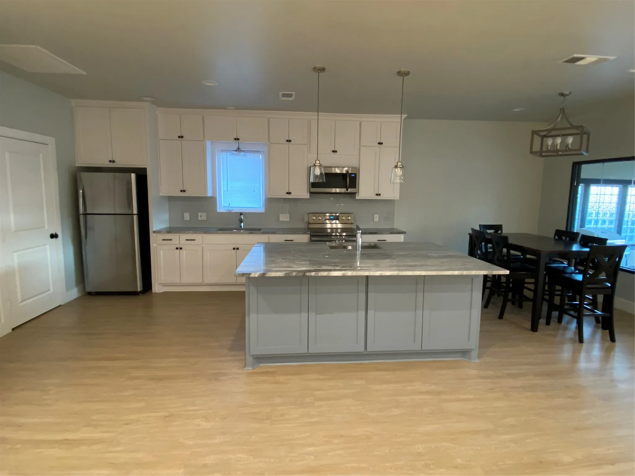 Single Family Residence For Sale in Tarrant County , 4704 Pershing Avenue, Fort Worth, Texas 76107, 3 Bedroom, 3 Bathroom, Garage spaces, 3,350 Sqft, built in 1976, mls#21351087, Real Estate Agent in Fort Worth, Homes For Sale in Tarrant county, Homes For Sale in Fort Worth, Realtor in Fort Worth Texas, Real Estate Brokerage Independent Realty Texas, Luminita Cordes Realtor