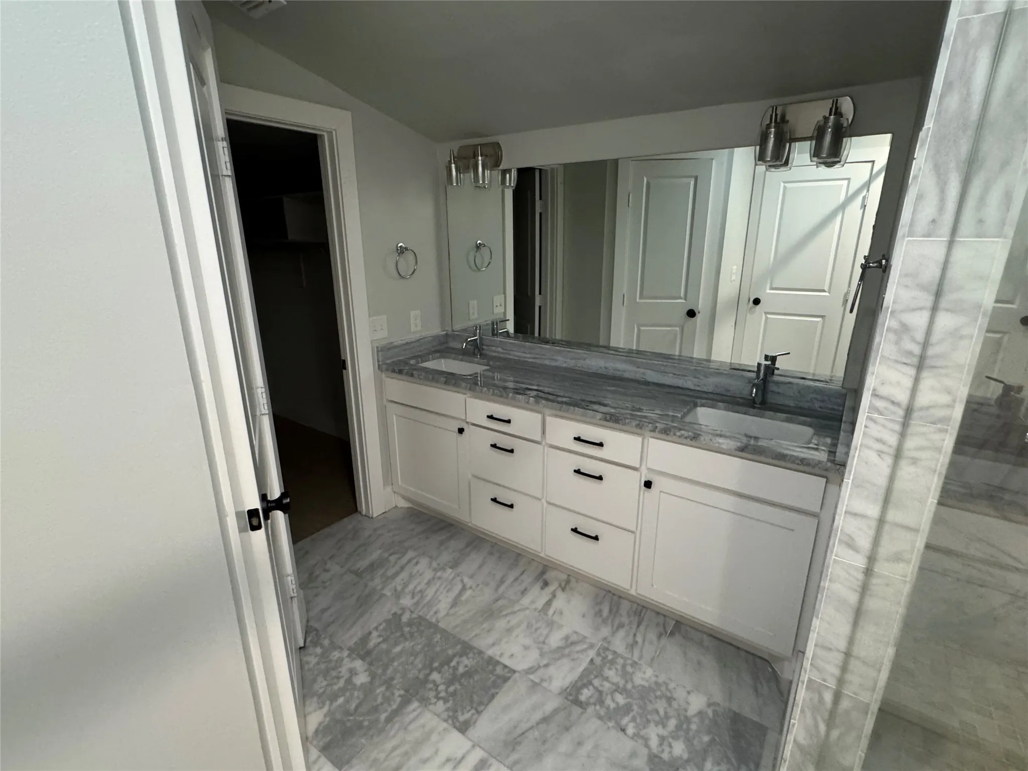 Single Family Residence For Sale in Tarrant County , 4704 Pershing Avenue, Fort Worth, Texas 76107, 3 Bedroom, 3 Bathroom, Garage spaces, 3,350 Sqft, built in 1976, mls#21351087, Real Estate Agent in Fort Worth, Homes For Sale in Tarrant county, Homes For Sale in Fort Worth, Realtor in Fort Worth Texas, Real Estate Brokerage Independent Realty Texas, Luminita Cordes Realtor