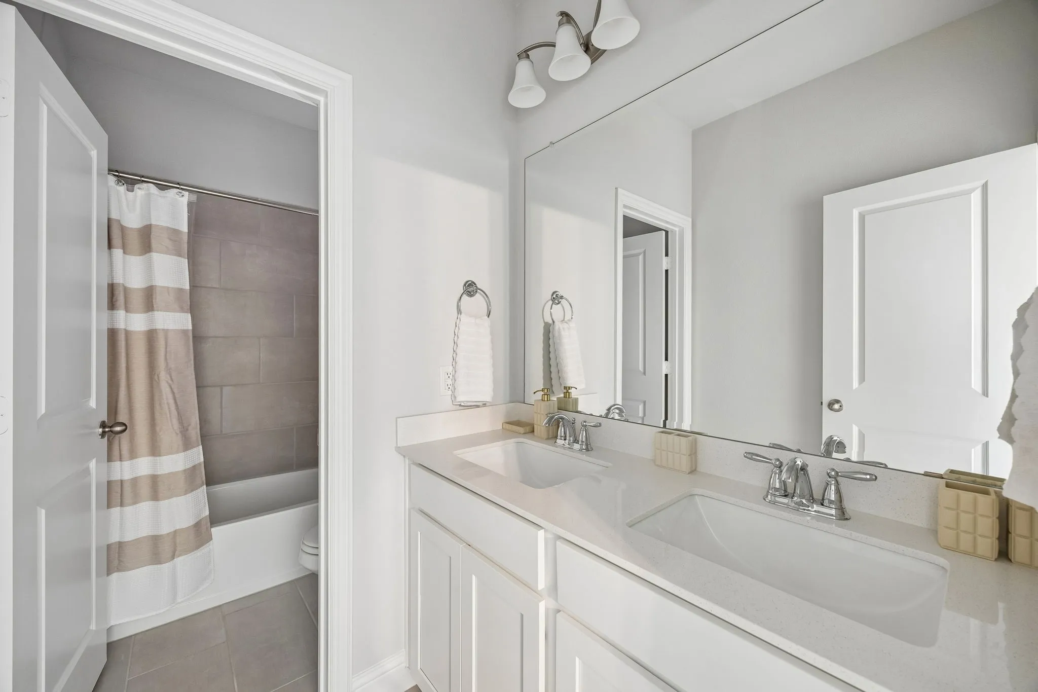 Single Family Residence For Sale in Dallas County , 313 Suncrest Way, Sunnyvale, Texas 75182, 4 Bedroom, 4 Bathroom, 2 Garage spaces, 3,191 Sqft, built in 2023, mls#21351033, Real Estate Agent in Sunnyvale, Homes For Sale in Dallas county, Homes For Sale in Sunnyvale, Realtor in Sunnyvale Texas, Real Estate Brokerage Independent Realty Texas, Luminita Cordes Realtor