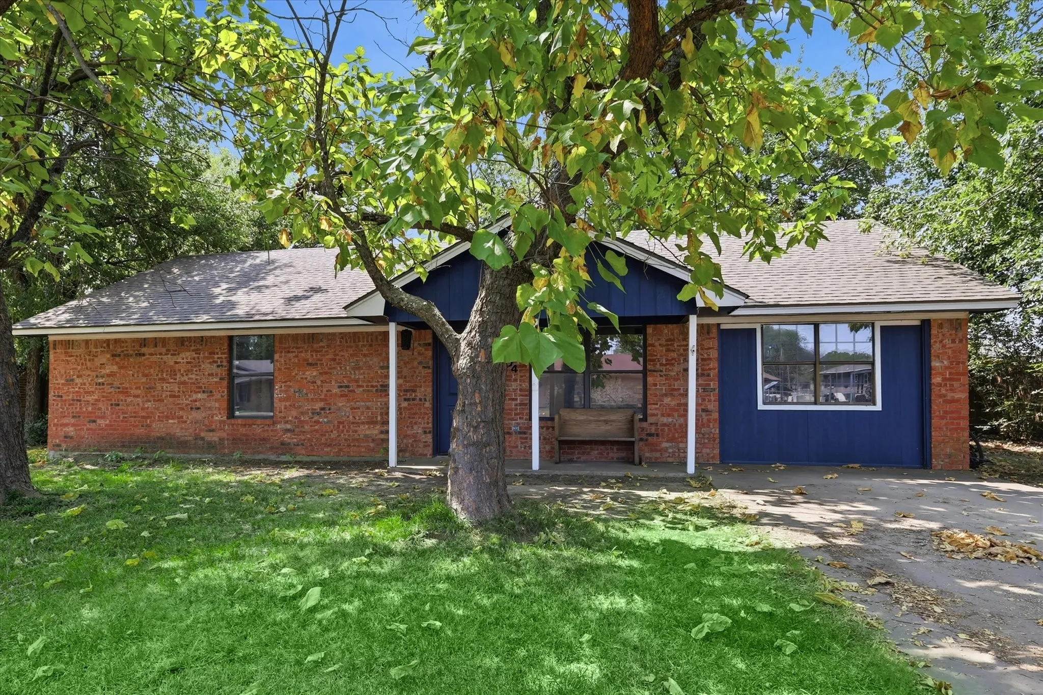 Single Family Residence For Sale in Denton County , 204 Jackilu Street, Sanger, Texas 76266, 3 Bedroom, 2 Bathroom, Garage spaces, 1,350 Sqft, built in 1986, mls#21350966, Real Estate Agent in Sanger, Homes For Sale in Denton county, Homes For Sale in Sanger, Realtor in Sanger Texas, Real Estate Brokerage Independent Realty Texas, Luminita Cordes Realtor