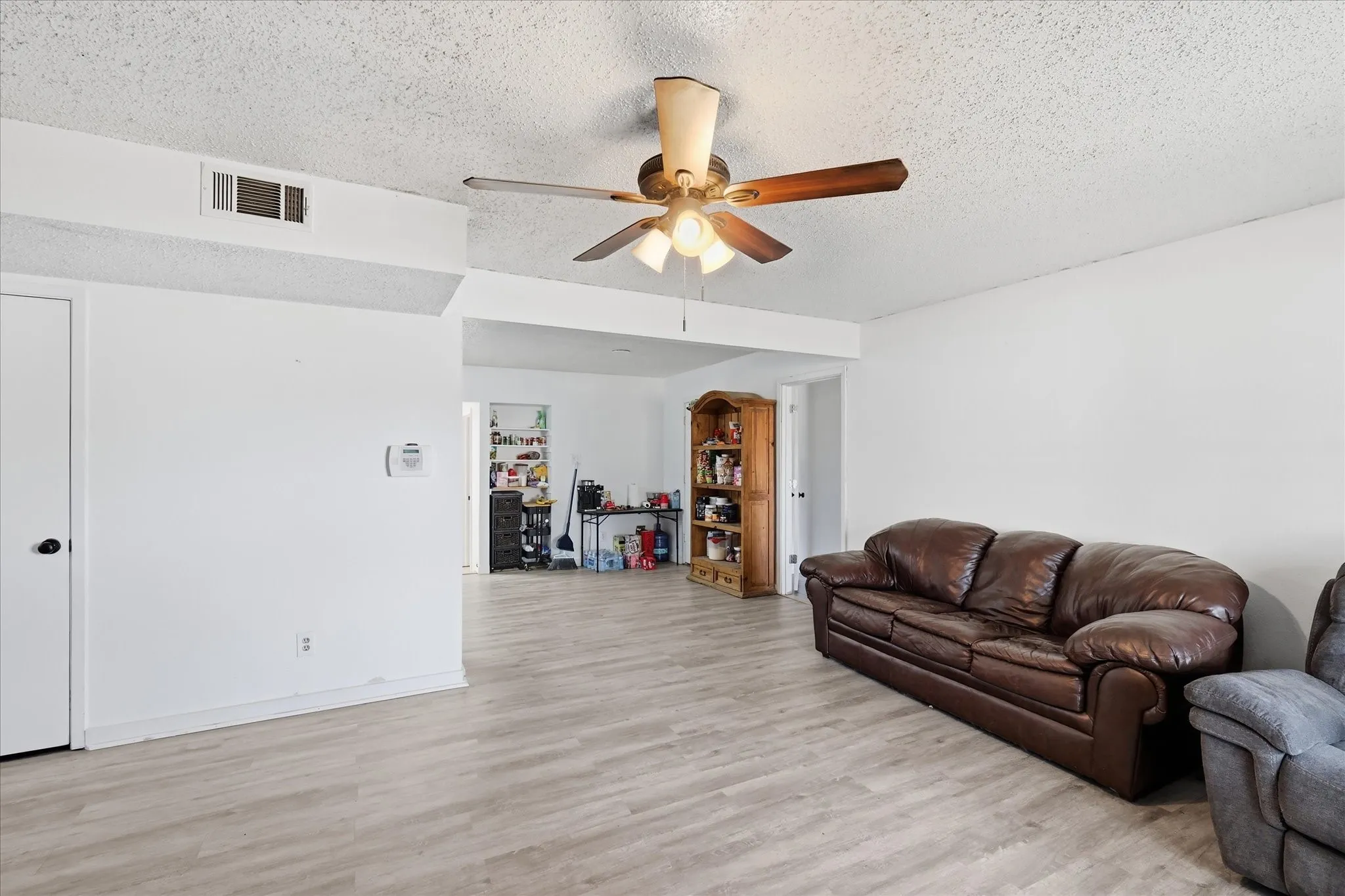 Single Family Residence For Sale in Denton County , 204 Jackilu Street, Sanger, Texas 76266, 3 Bedroom, 2 Bathroom, Garage spaces, 1,350 Sqft, built in 1986, mls#21350966, Real Estate Agent in Sanger, Homes For Sale in Denton county, Homes For Sale in Sanger, Realtor in Sanger Texas, Real Estate Brokerage Independent Realty Texas, Luminita Cordes Realtor