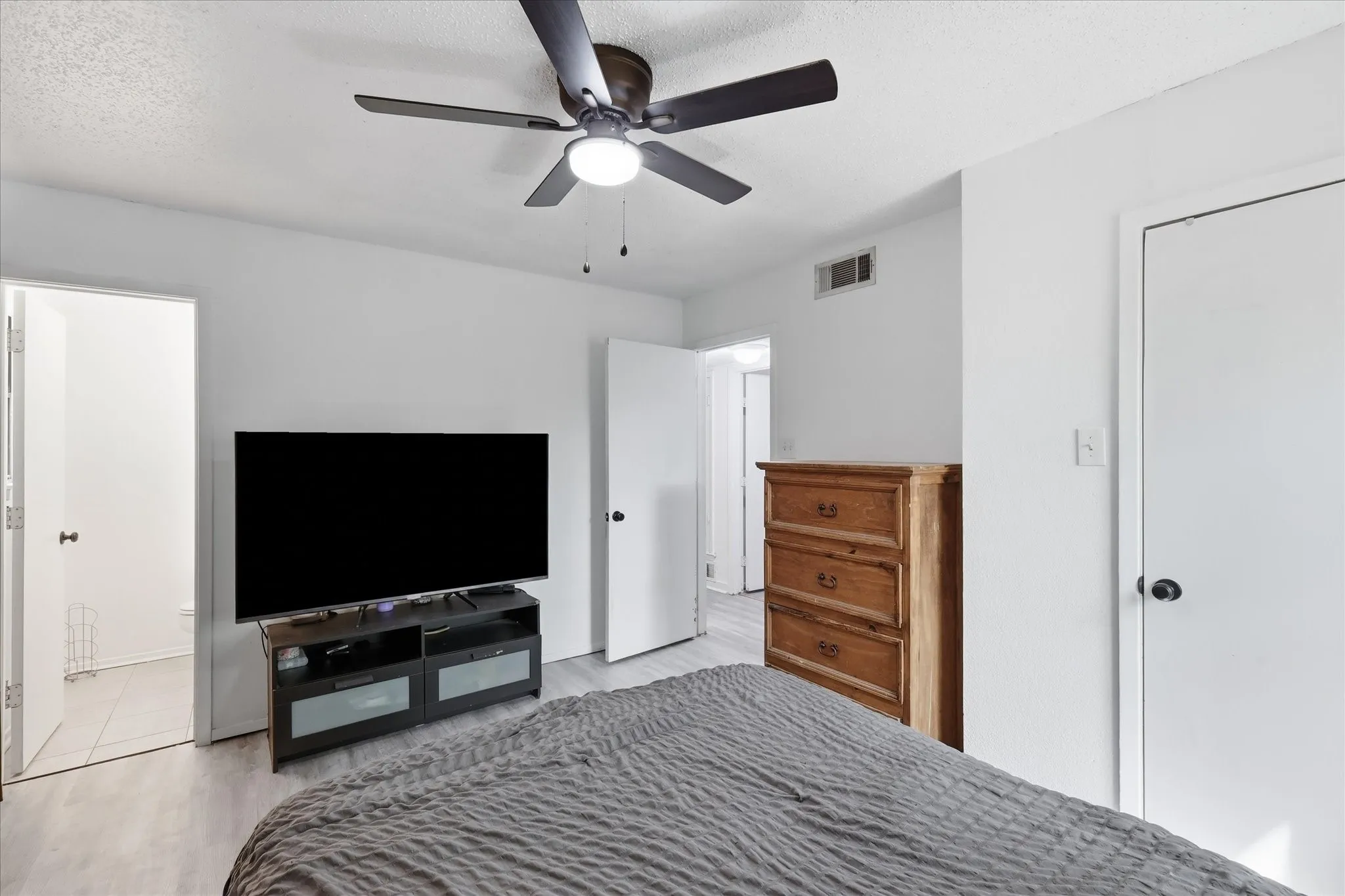Single Family Residence For Sale in Denton County , 204 Jackilu Street, Sanger, Texas 76266, 3 Bedroom, 2 Bathroom, Garage spaces, 1,350 Sqft, built in 1986, mls#21350966, Real Estate Agent in Sanger, Homes For Sale in Denton county, Homes For Sale in Sanger, Realtor in Sanger Texas, Real Estate Brokerage Independent Realty Texas, Luminita Cordes Realtor