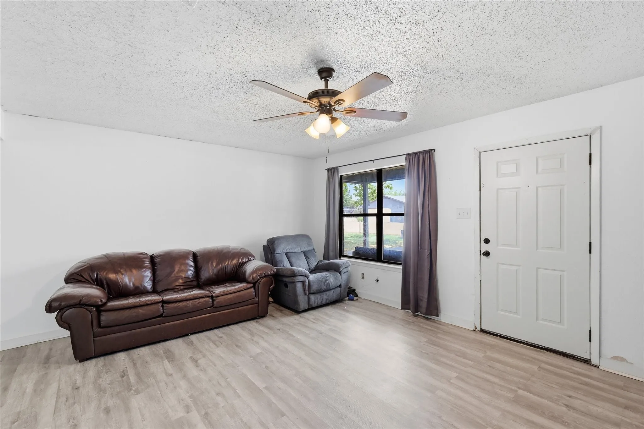 Single Family Residence For Sale in Denton County , 204 Jackilu Street, Sanger, Texas 76266, 3 Bedroom, 2 Bathroom, Garage spaces, 1,350 Sqft, built in 1986, mls#21350966, Real Estate Agent in Sanger, Homes For Sale in Denton county, Homes For Sale in Sanger, Realtor in Sanger Texas, Real Estate Brokerage Independent Realty Texas, Luminita Cordes Realtor