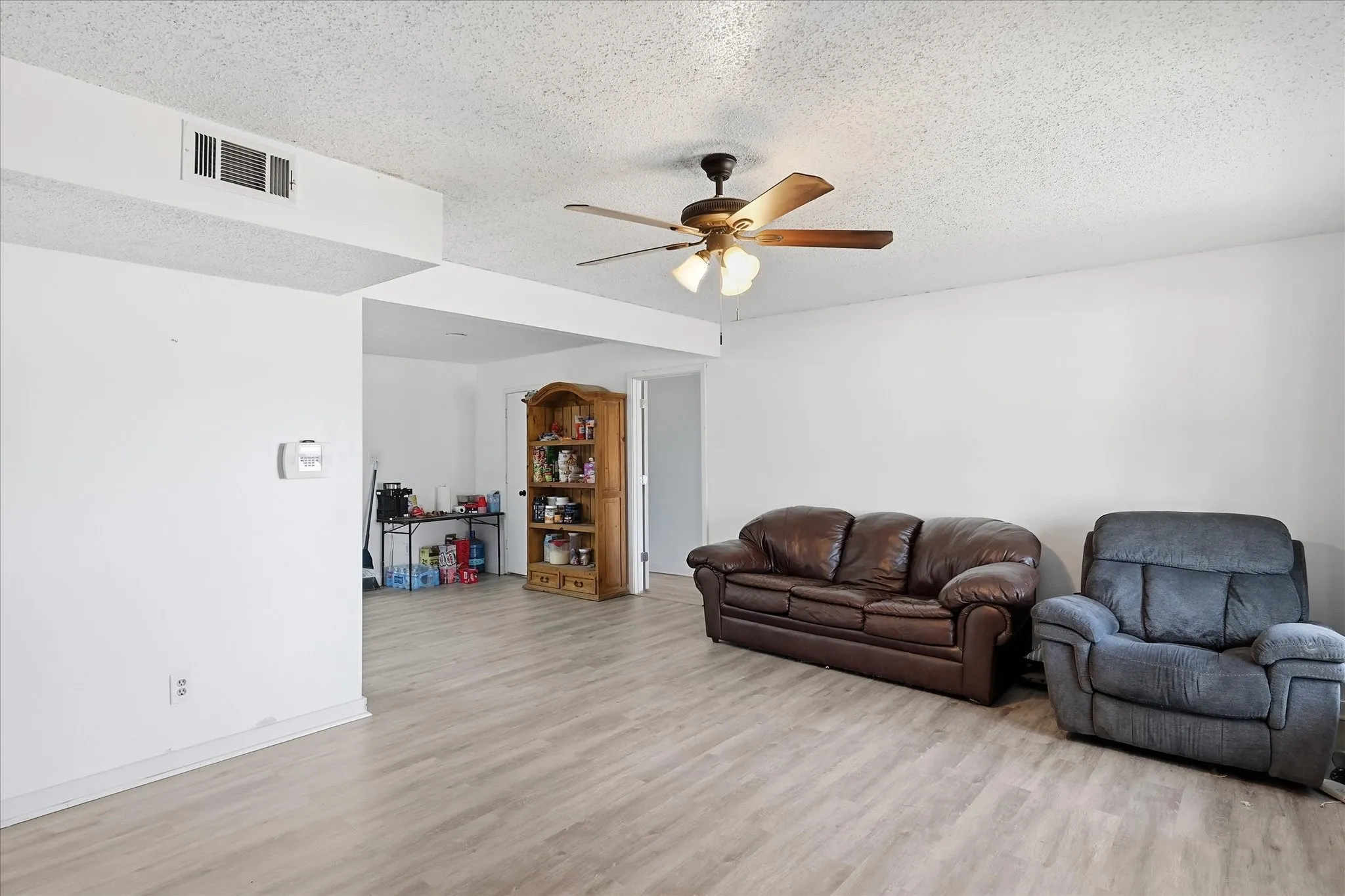 Single Family Residence For Sale in Denton County , 204 Jackilu Street, Sanger, Texas 76266, 3 Bedroom, 2 Bathroom, Garage spaces, 1,350 Sqft, built in 1986, mls#21350966, Real Estate Agent in Sanger, Homes For Sale in Denton county, Homes For Sale in Sanger, Realtor in Sanger Texas, Real Estate Brokerage Independent Realty Texas, Luminita Cordes Realtor